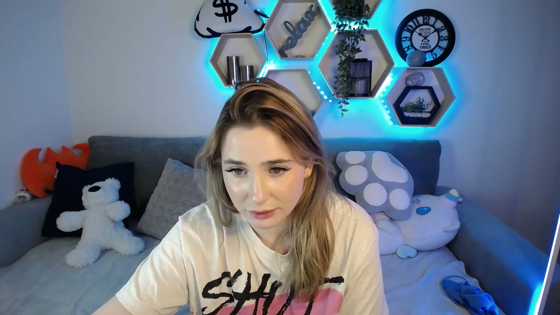 Gallery image thumbnail from SabrinaViolet's myfreecams stream on, 01/29/2025, 14:53 image 18 of 20