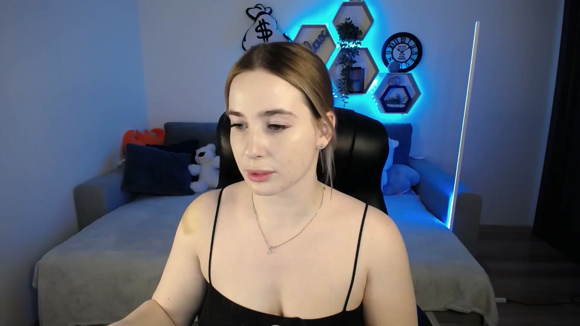 Gallery image thumbnail from SabrinaViolet's myfreecams stream on, 02/02/2025, 09:27 image 1 of 20