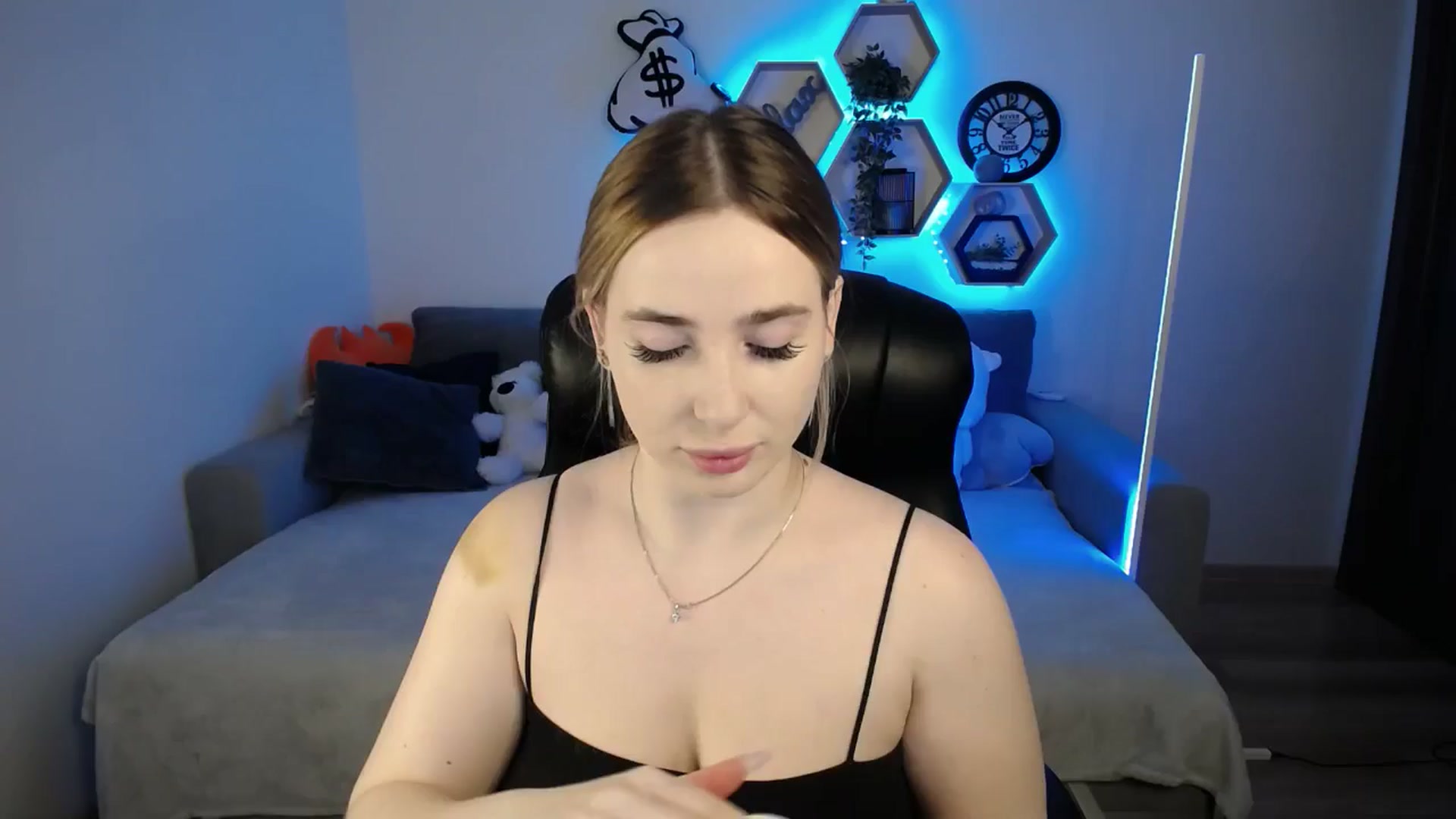 Gallery image thumbnail from SabrinaViolet's myfreecams stream on, 02/02/2025, 09:27 image 2 of 20