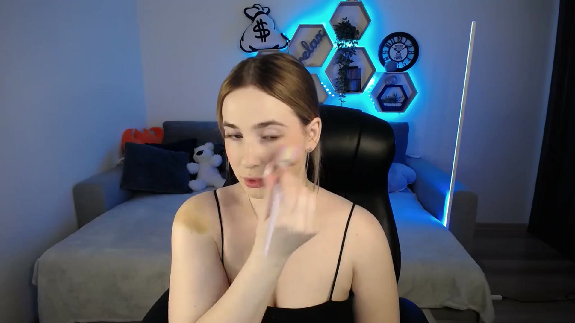 Gallery image thumbnail from SabrinaViolet's myfreecams stream on, 02/02/2025, 09:27 image 3 of 20