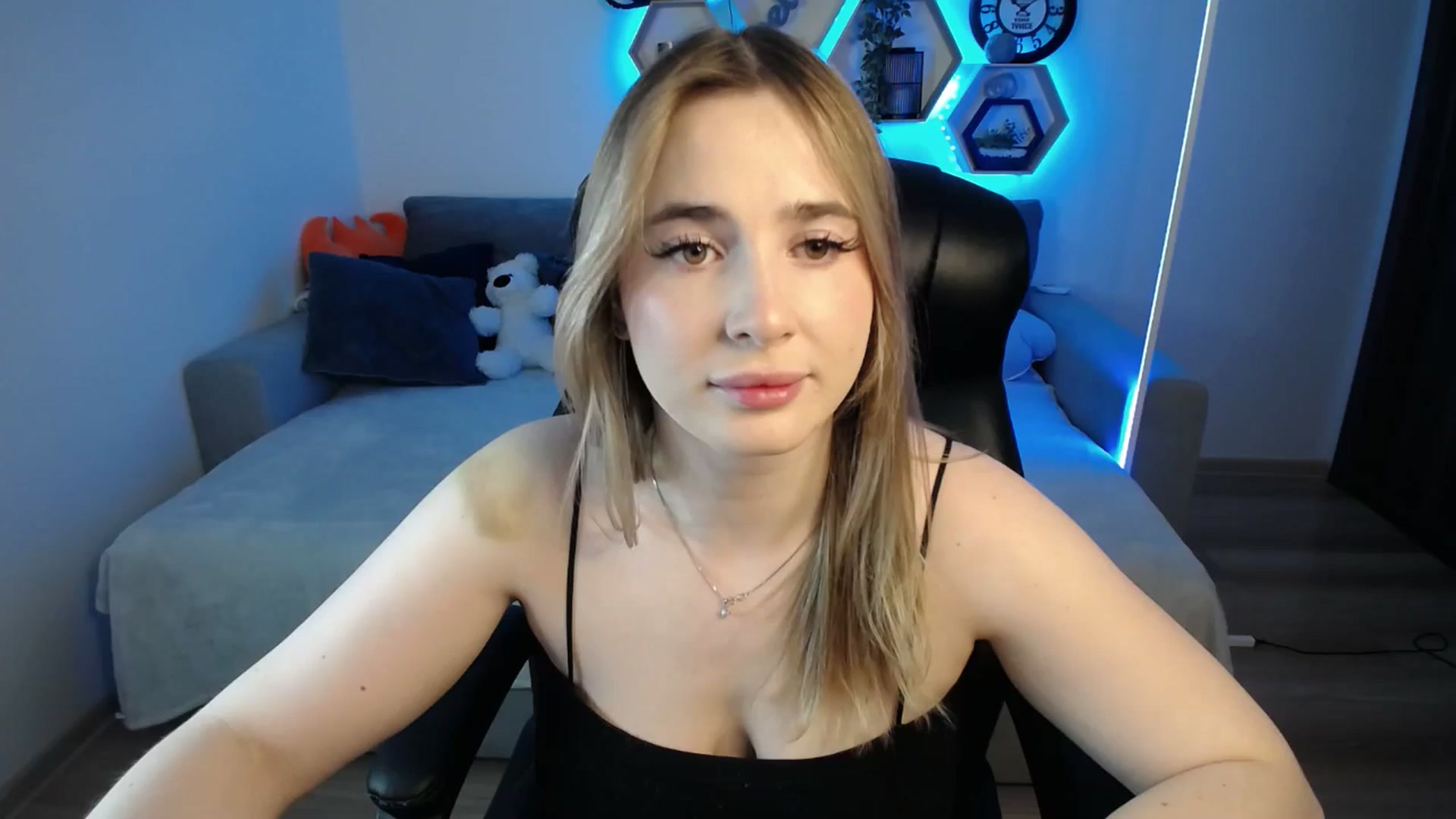 Gallery image thumbnail from SabrinaViolet's myfreecams stream on, 02/02/2025, 09:27 image 17 of 20