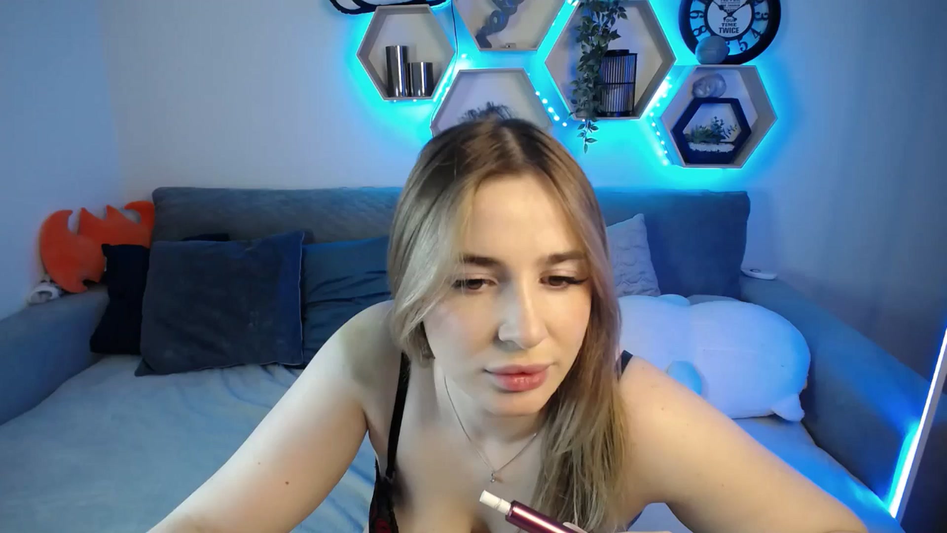 Gallery image thumbnail from SabrinaViolet's myfreecams stream on, 02/02/2025, 10:16 image 3 of 20
