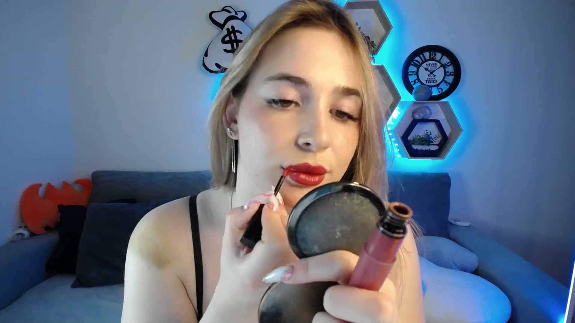 Gallery image thumbnail from SabrinaViolet's myfreecams stream on, 02/02/2025, 12:01 image 20 of 20