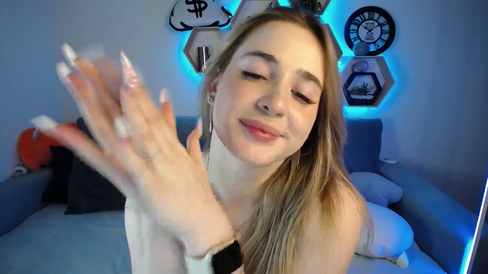 Gallery image thumbnail from SabrinaViolet's myfreecams stream on, 02/02/2025, 12:01 image 7 of 20