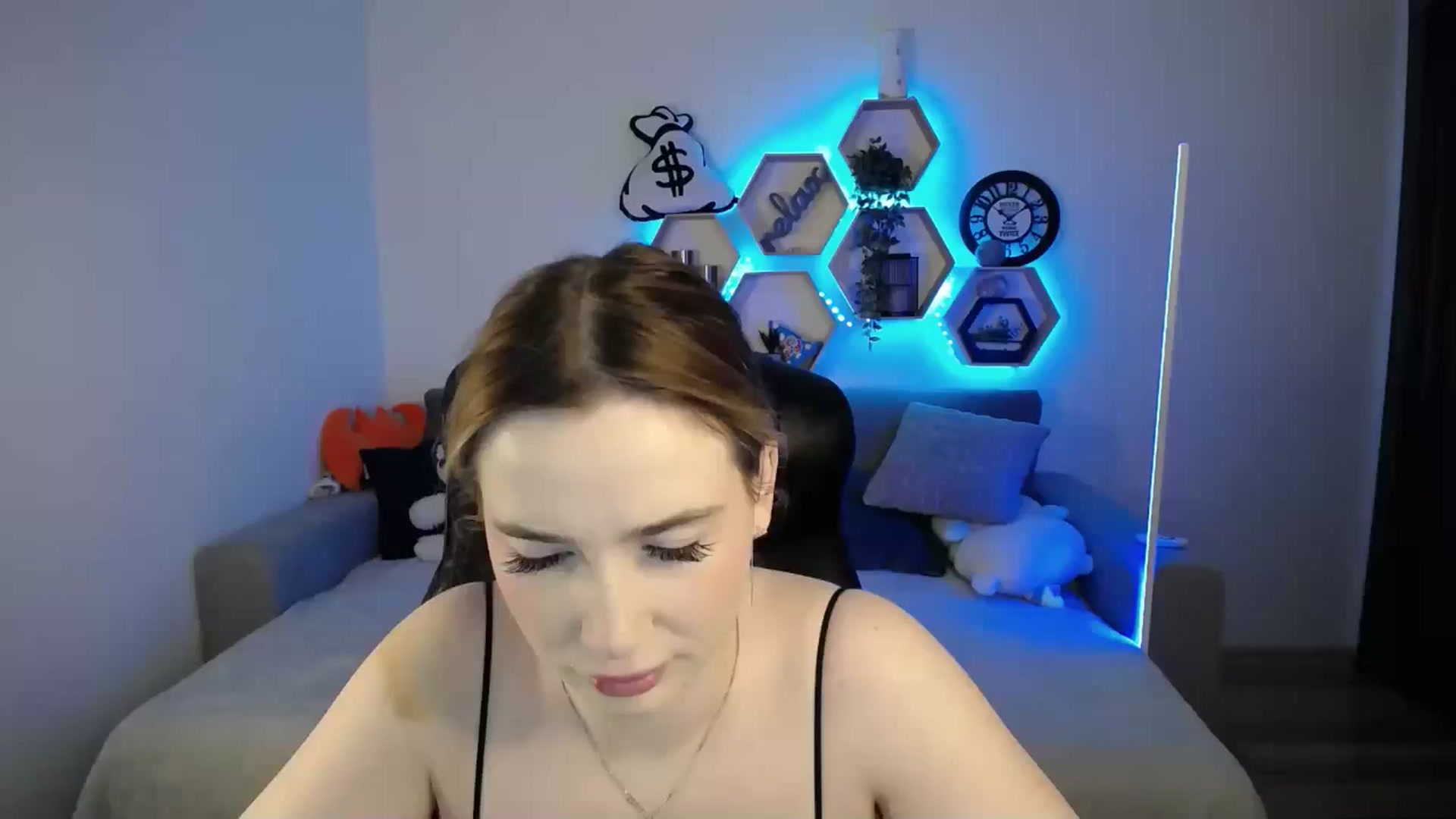Gallery image thumbnail from SabrinaViolet's myfreecams stream on, 02/05/2025, 09:20 image 6 of 20