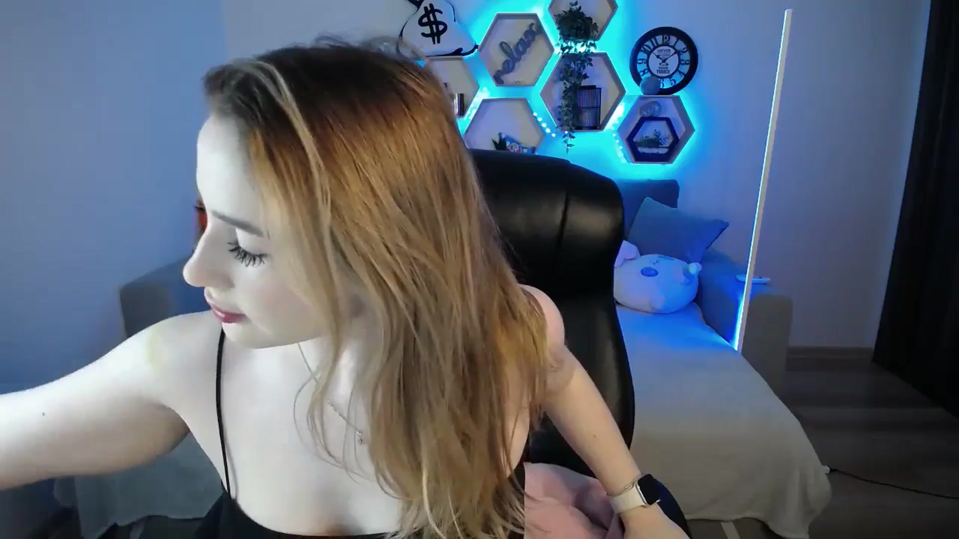 Gallery image thumbnail from SabrinaViolet's myfreecams stream on, 02/07/2025, 09:39 image 7 of 20