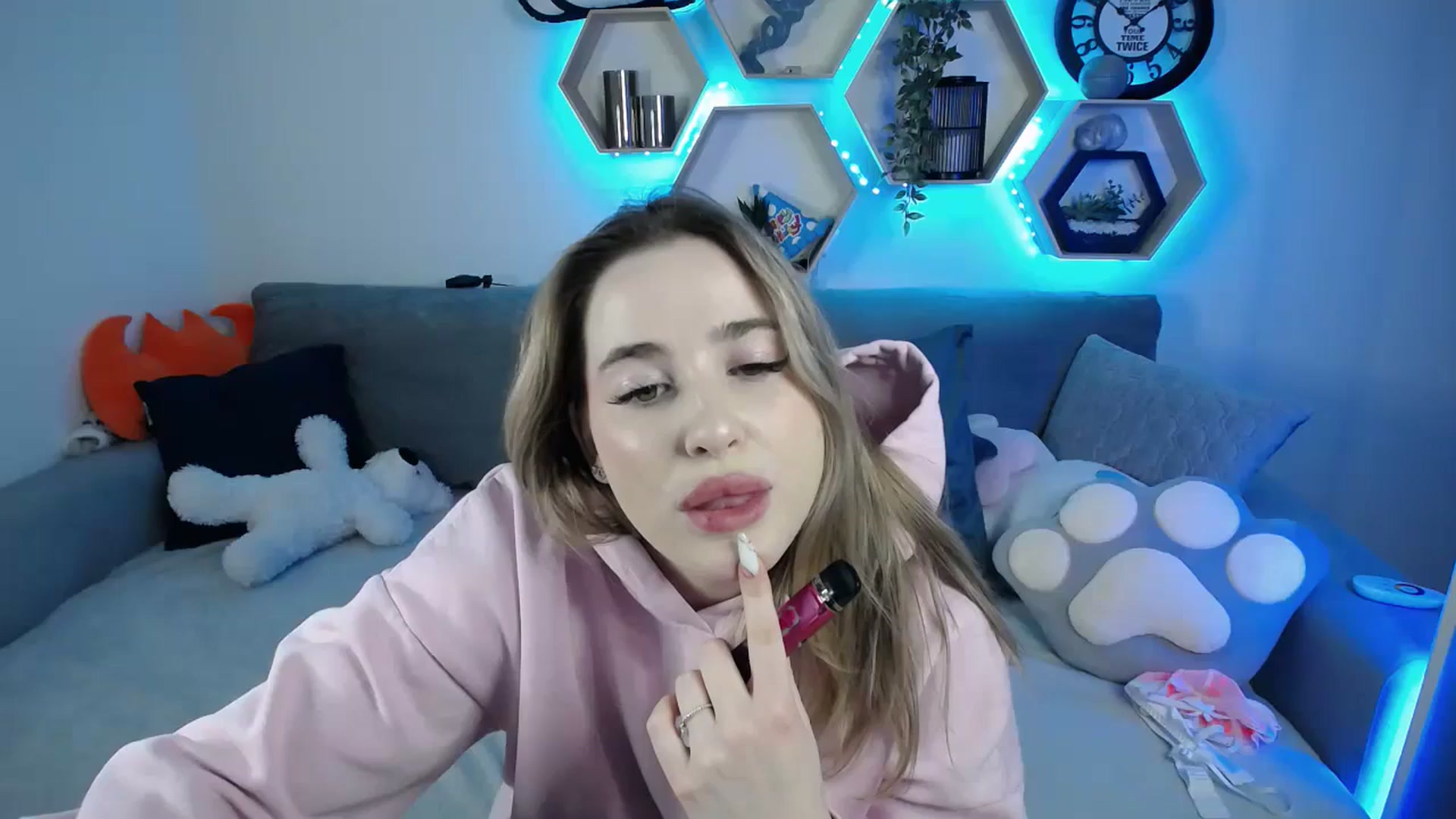 Gallery image thumbnail from SabrinaViolet's myfreecams stream on, 02/07/2025, 12:48 image 1 of 20