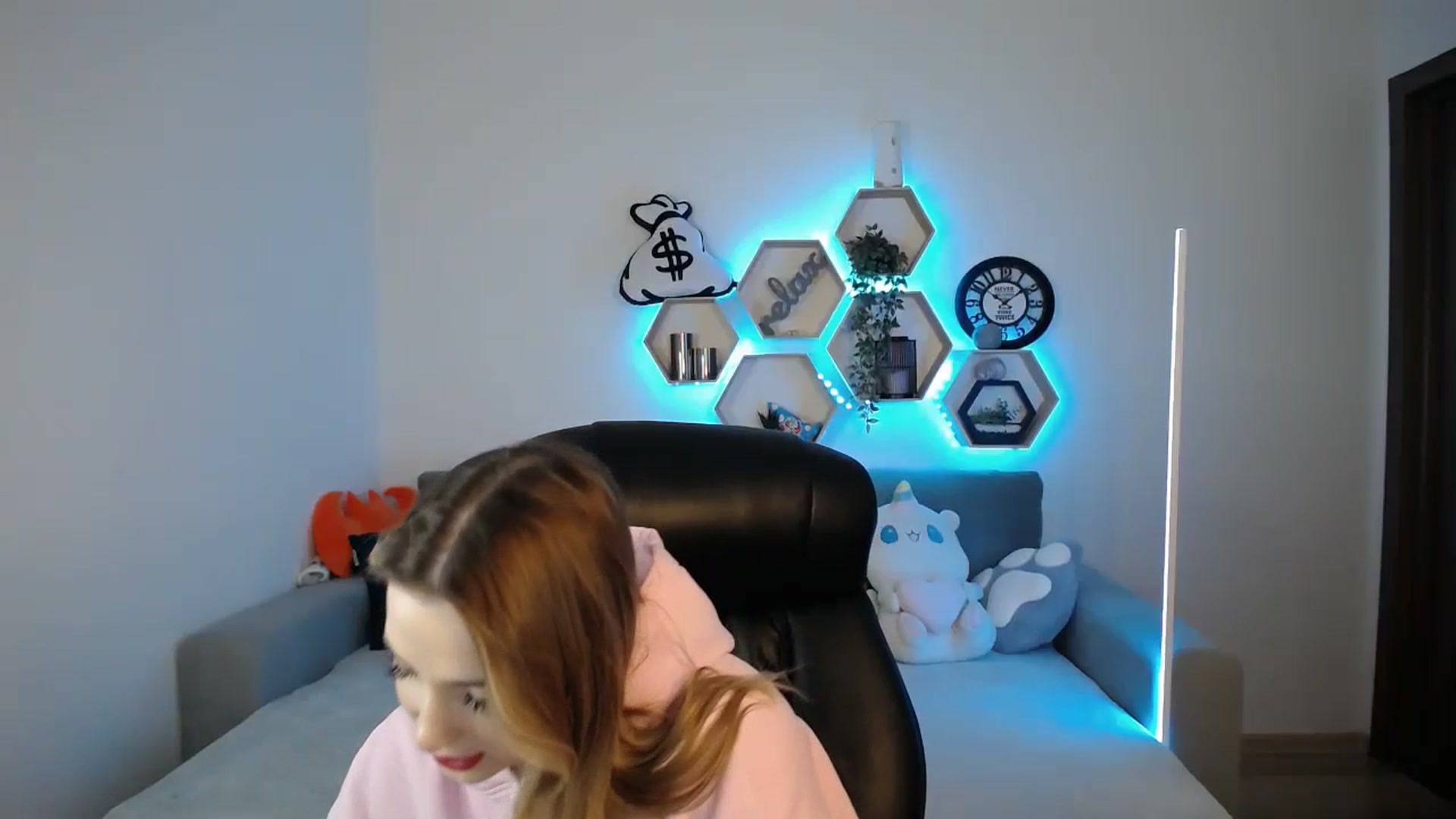 Gallery image thumbnail from SabrinaViolet's myfreecams stream on, 02/09/2025, 10:21 image 6 of 20
