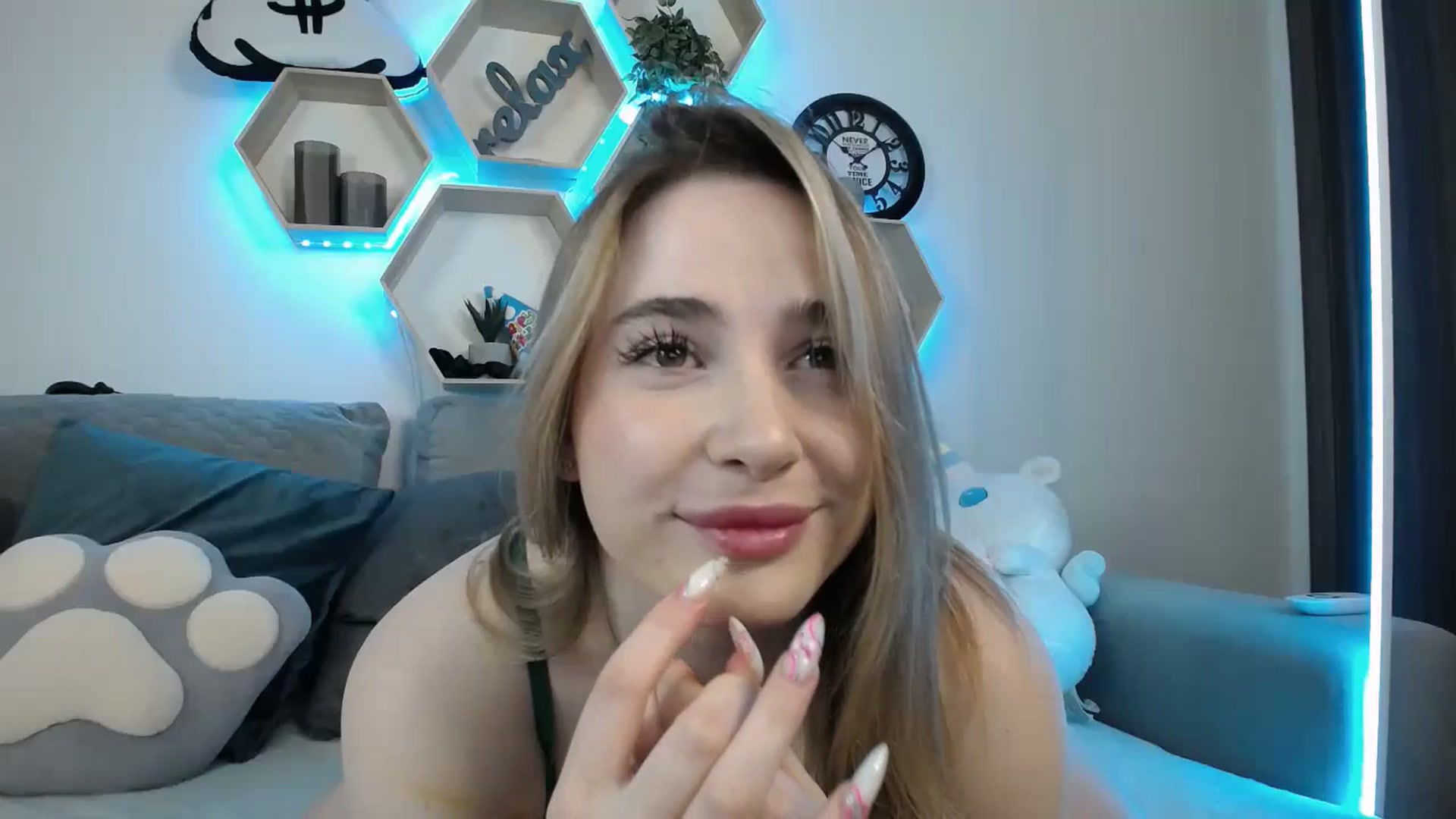 Gallery image thumbnail from SabrinaViolet's myfreecams stream on, 02/10/2025, 13:13 image 8 of 20