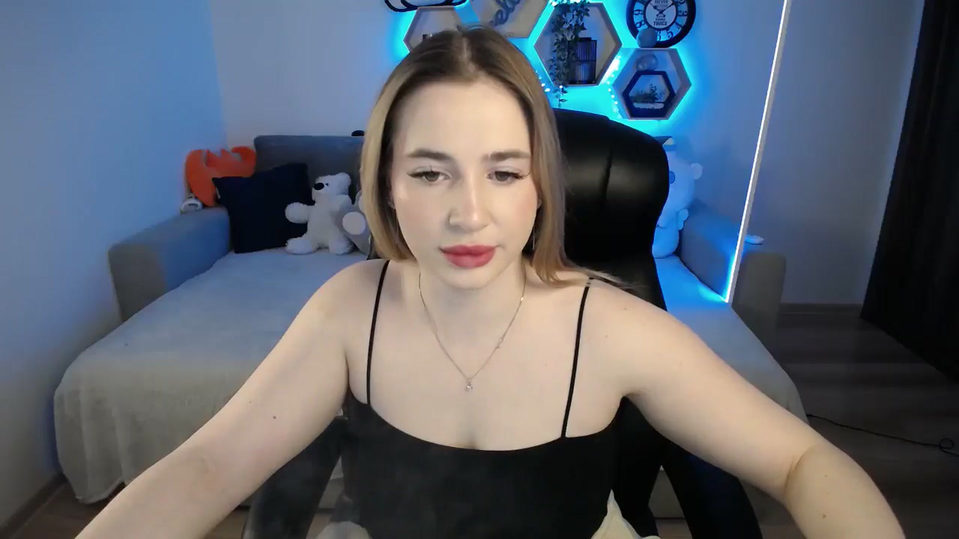 Gallery image thumbnail from SabrinaViolet's myfreecams stream on, 02/11/2025, 11:20 image 12 of 20