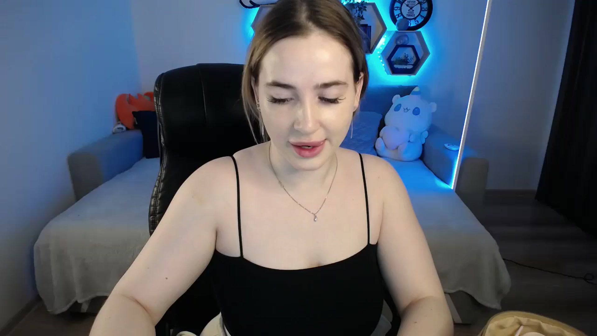 Gallery image thumbnail from SabrinaViolet's myfreecams stream on, 02/11/2025, 11:20 image 1 of 20