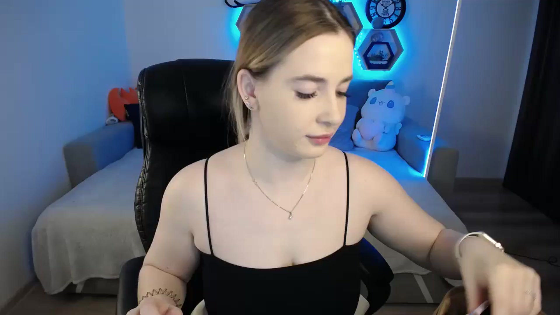 Gallery image thumbnail from SabrinaViolet's myfreecams stream on, 02/11/2025, 11:20 image 2 of 20