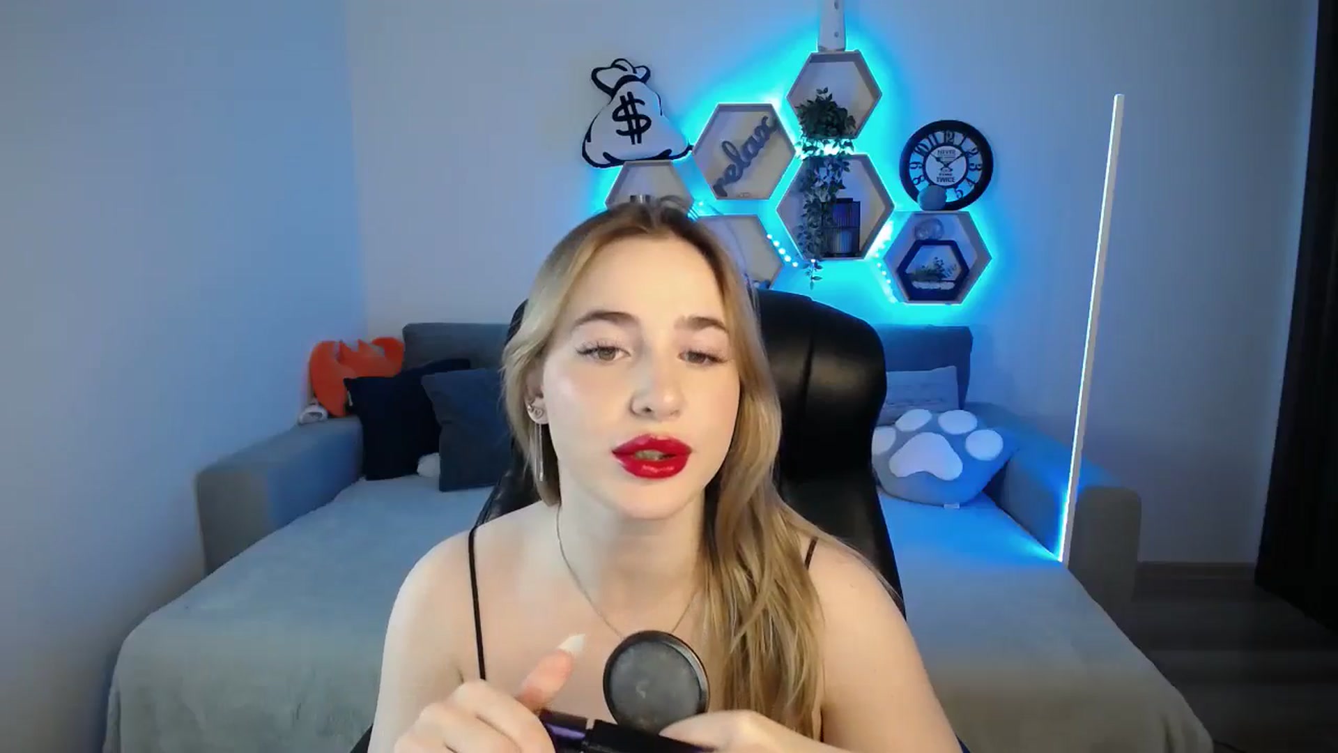 Gallery image thumbnail from SabrinaViolet's myfreecams stream on, 02/14/2025, 09:22 image 12 of 20