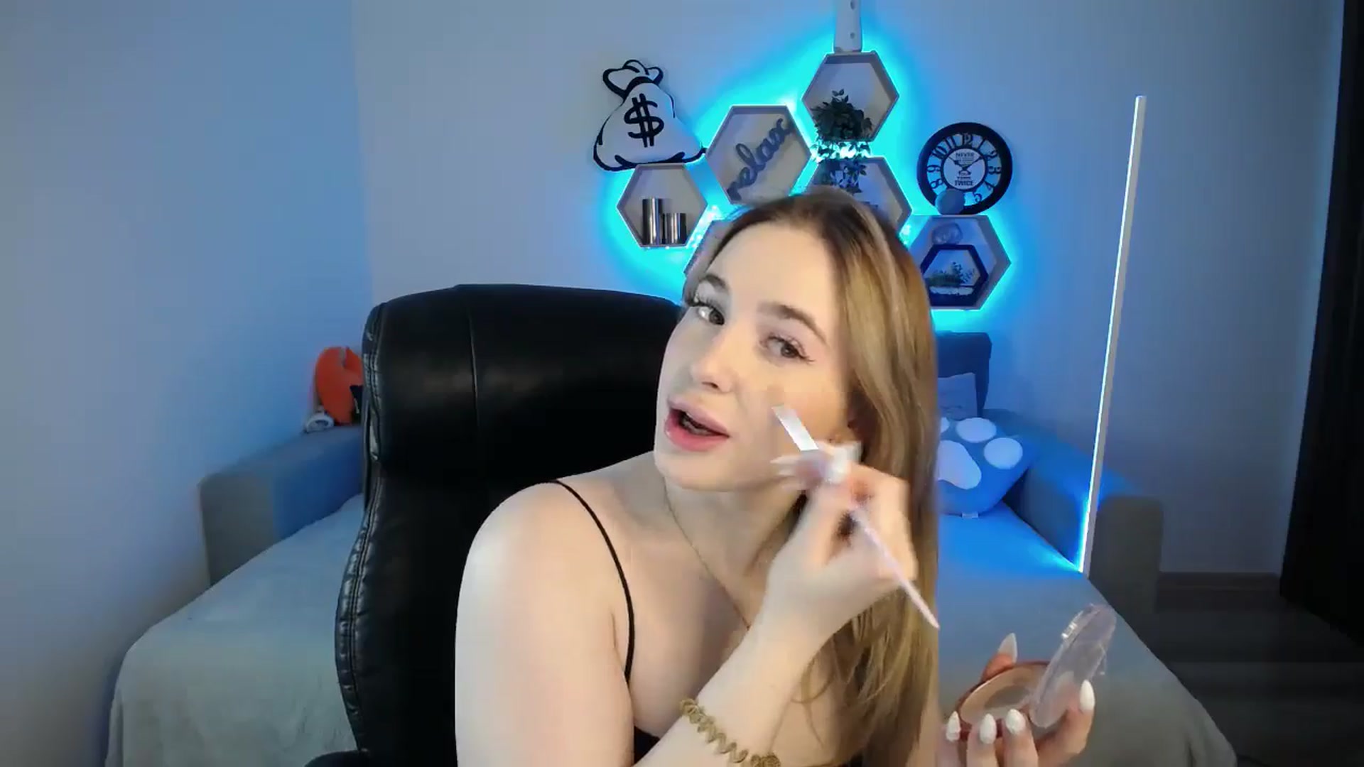 Gallery image thumbnail from SabrinaViolet's myfreecams stream on, 02/14/2025, 09:22 image 9 of 20