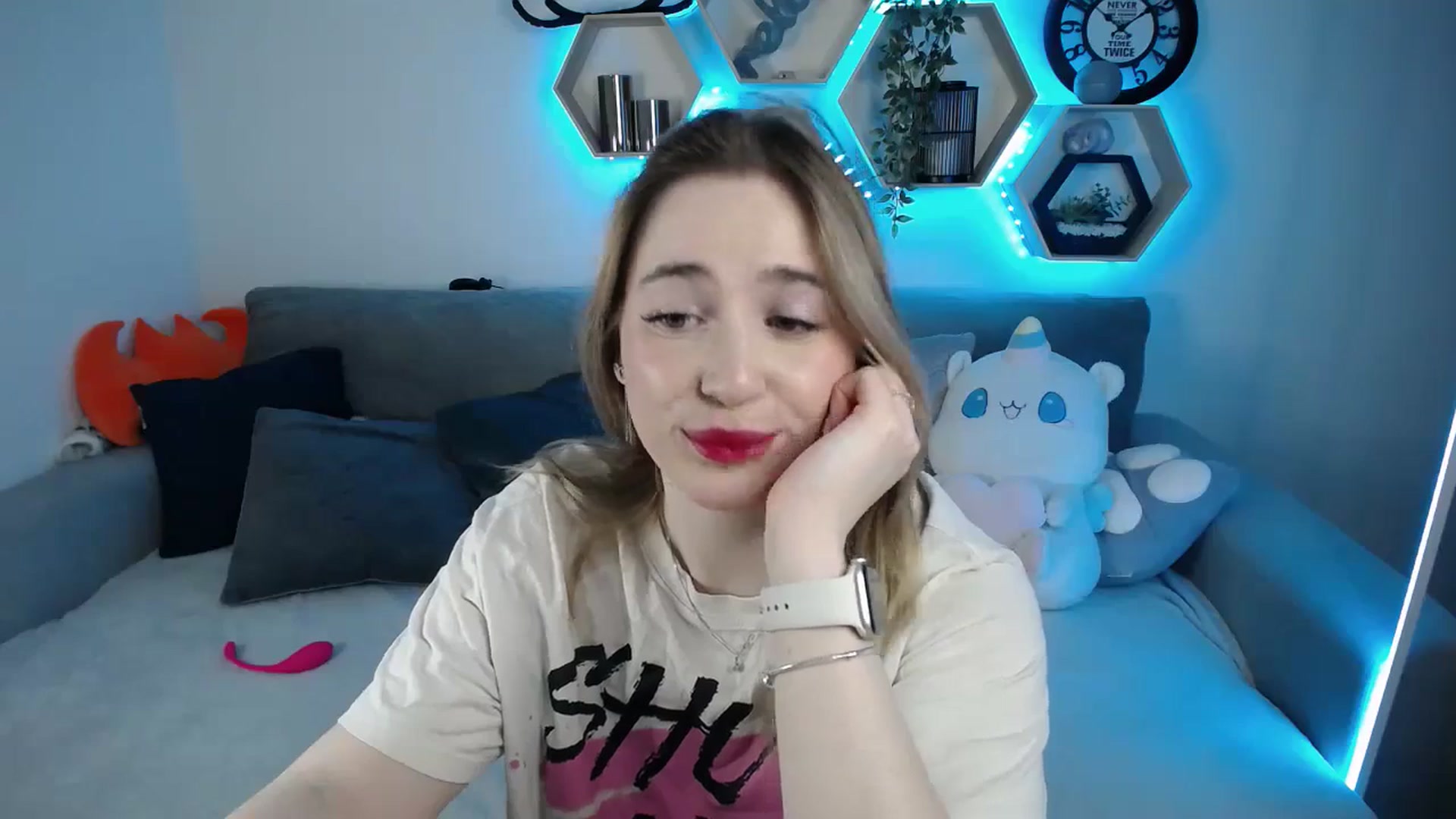 Gallery image thumbnail from SabrinaViolet's myfreecams stream on, 02/14/2025, 10:18 image 16 of 20