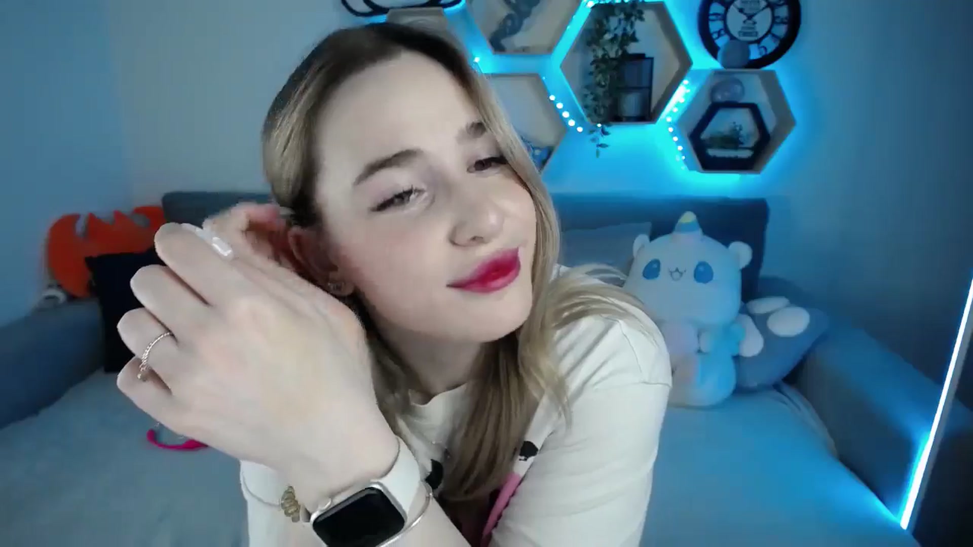 Gallery image thumbnail from SabrinaViolet's myfreecams stream on, 02/14/2025, 10:18 image 7 of 20