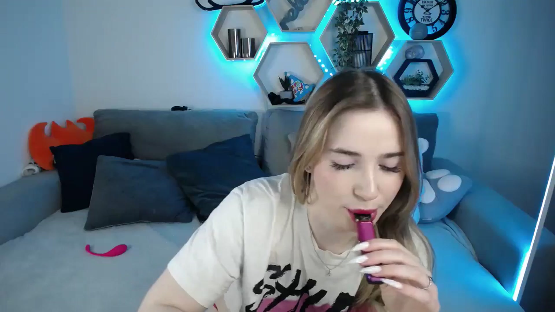 Gallery image thumbnail from SabrinaViolet's myfreecams stream on, 02/14/2025, 10:18 image 12 of 20