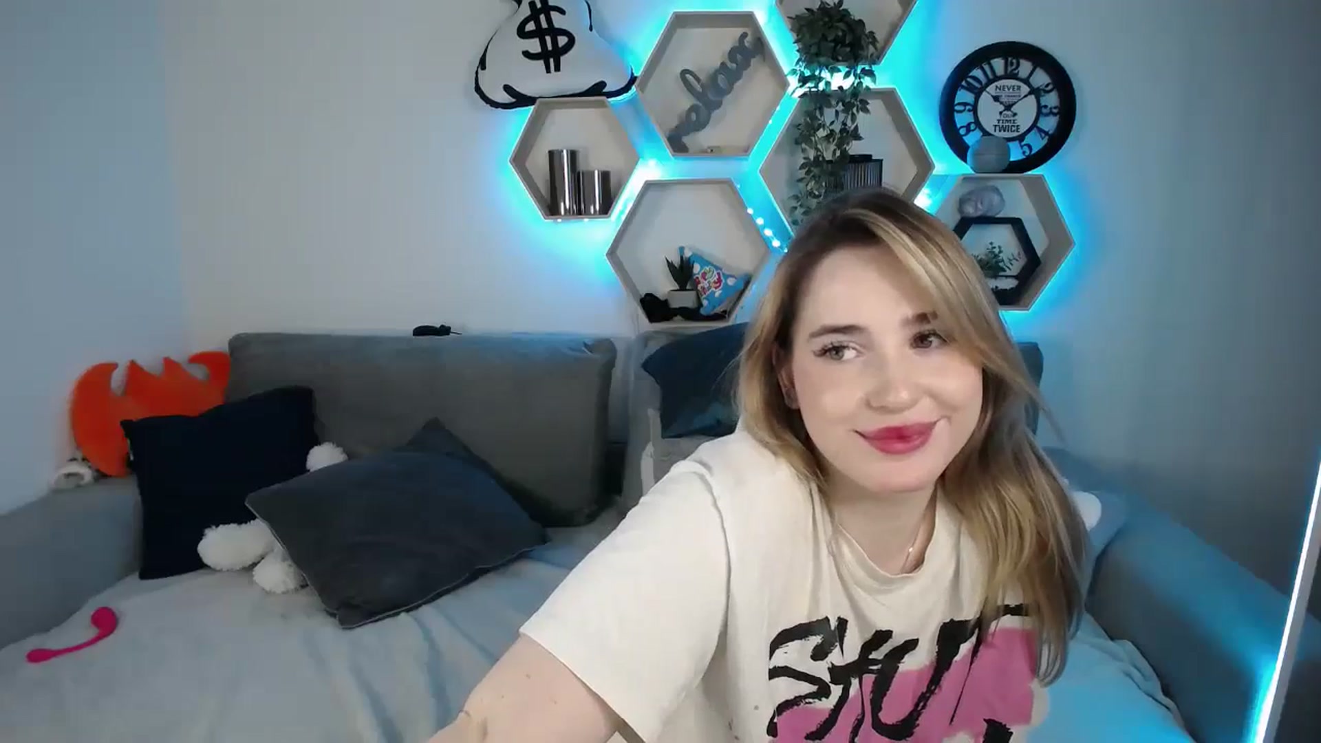 Gallery image thumbnail from SabrinaViolet's myfreecams stream on, 02/14/2025, 12:55 image 19 of 20