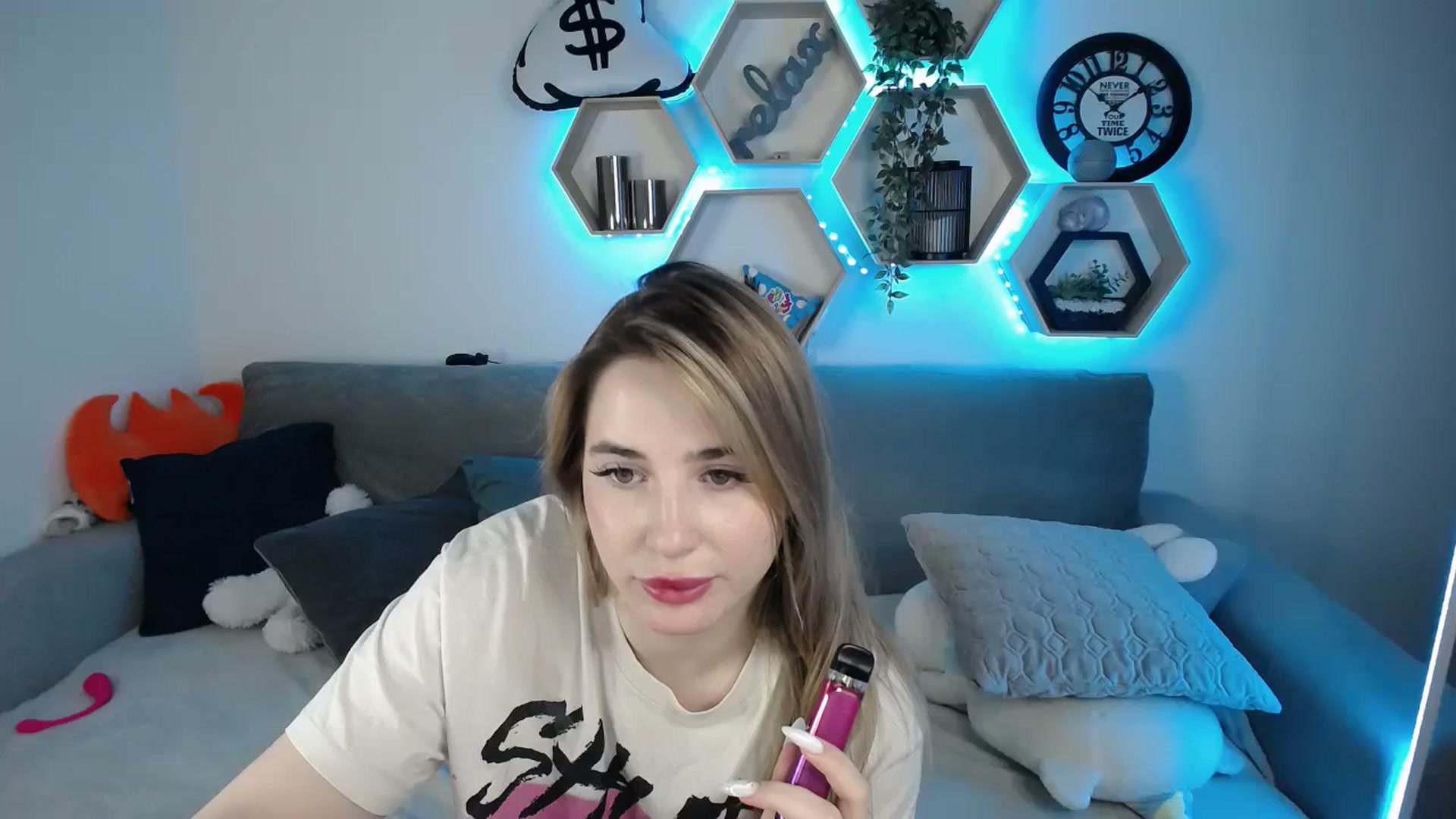 Gallery image thumbnail from SabrinaViolet's myfreecams stream on, 02/14/2025, 14:49 image 6 of 20