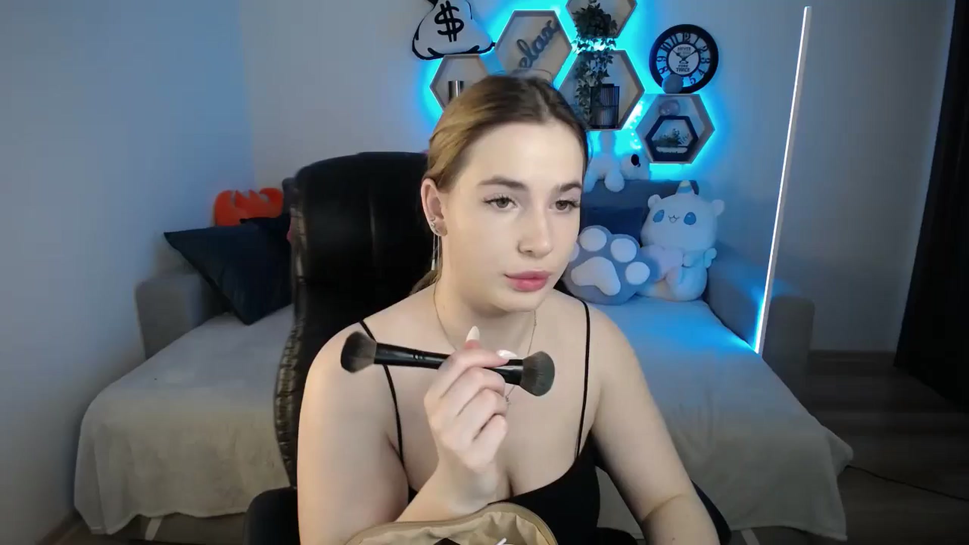 Gallery image thumbnail from SabrinaViolet's myfreecams stream on, 02/15/2025, 12:10 image 1 of 20