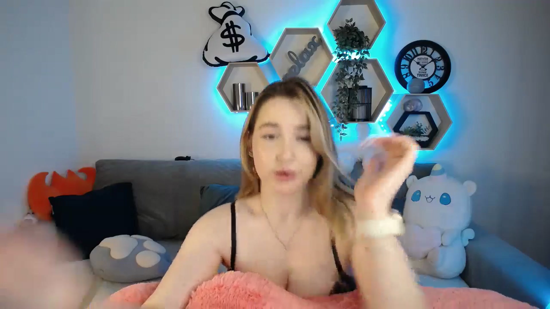 Gallery image thumbnail from SabrinaViolet's myfreecams stream on, 02/15/2025, 12:10 image 20 of 20