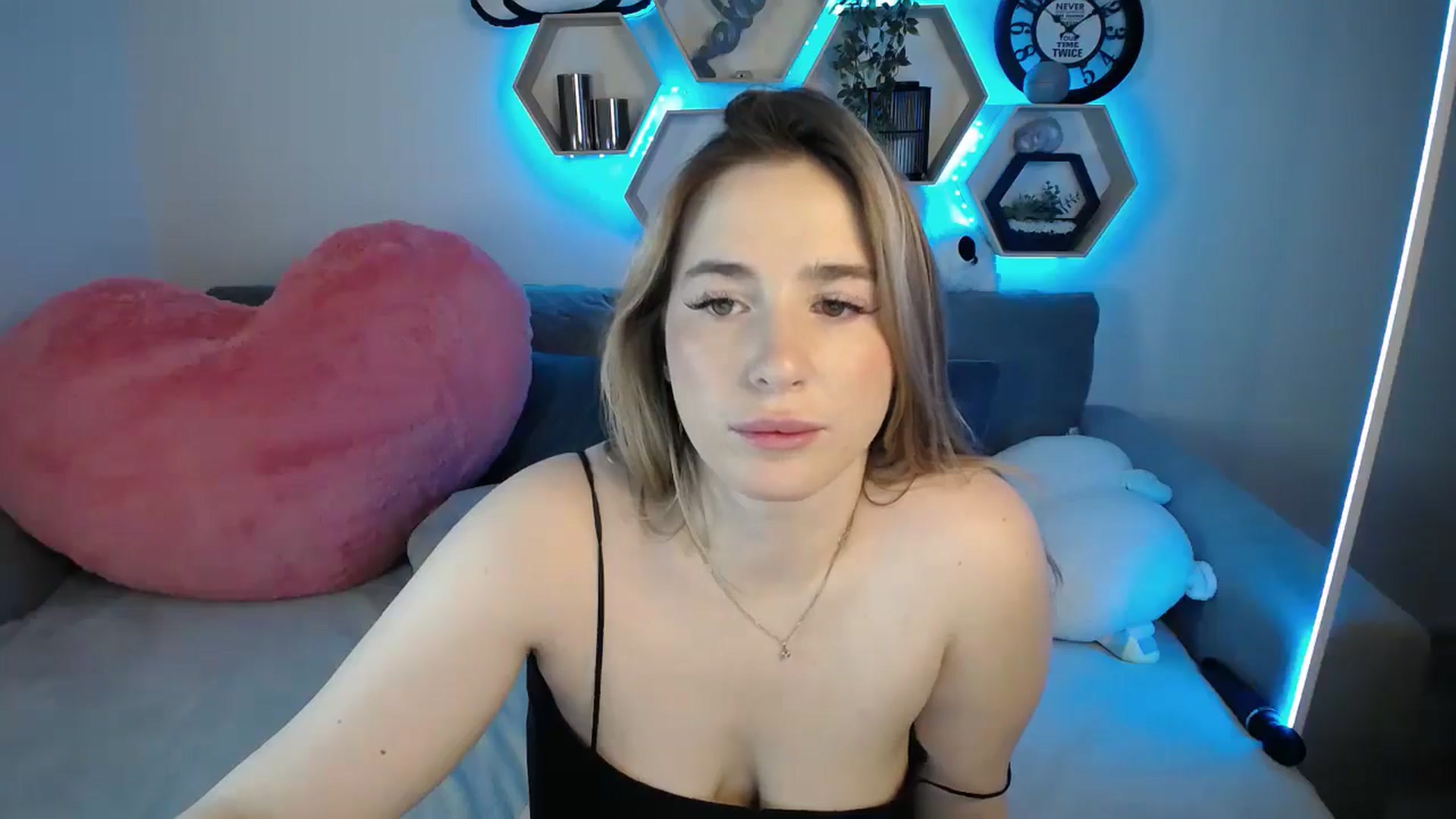 Gallery image thumbnail from SabrinaViolet's myfreecams stream on, 02/16/2025, 11:01 image 4 of 20