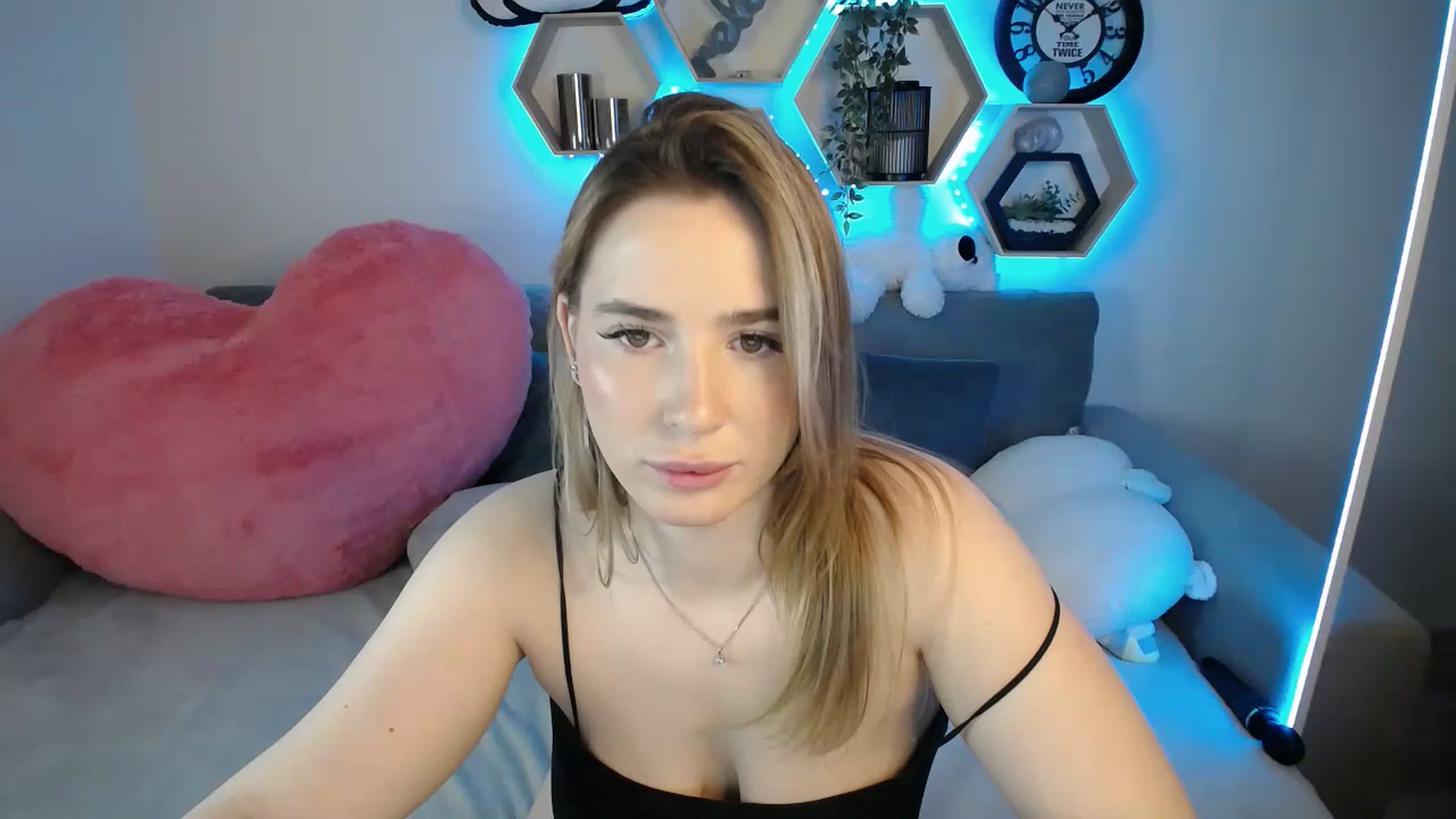 Gallery image thumbnail from SabrinaViolet's myfreecams stream on, 02/16/2025, 11:01 image 10 of 20