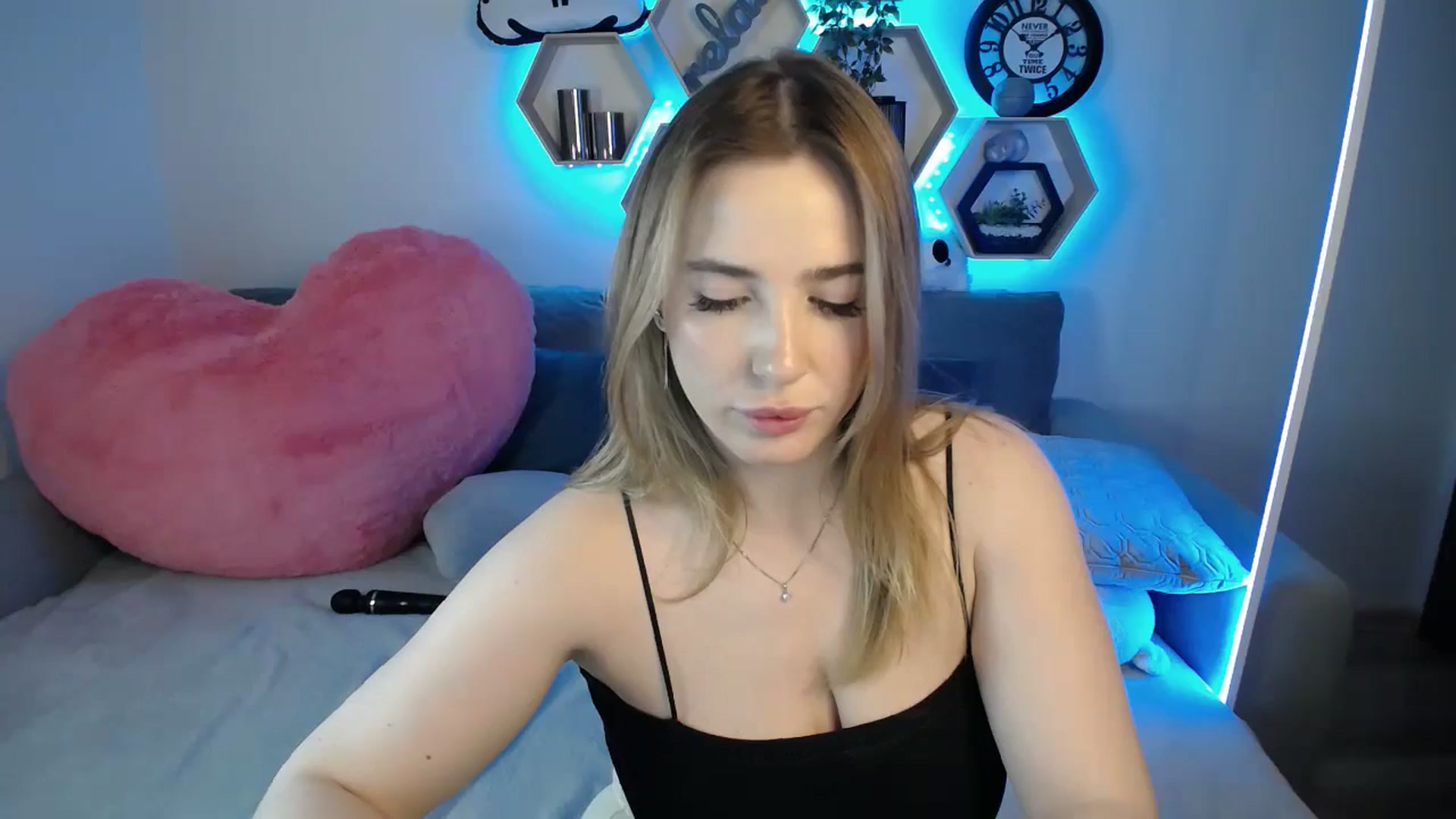 Gallery image thumbnail from SabrinaViolet's myfreecams stream on, 02/16/2025, 12:07 image 19 of 20