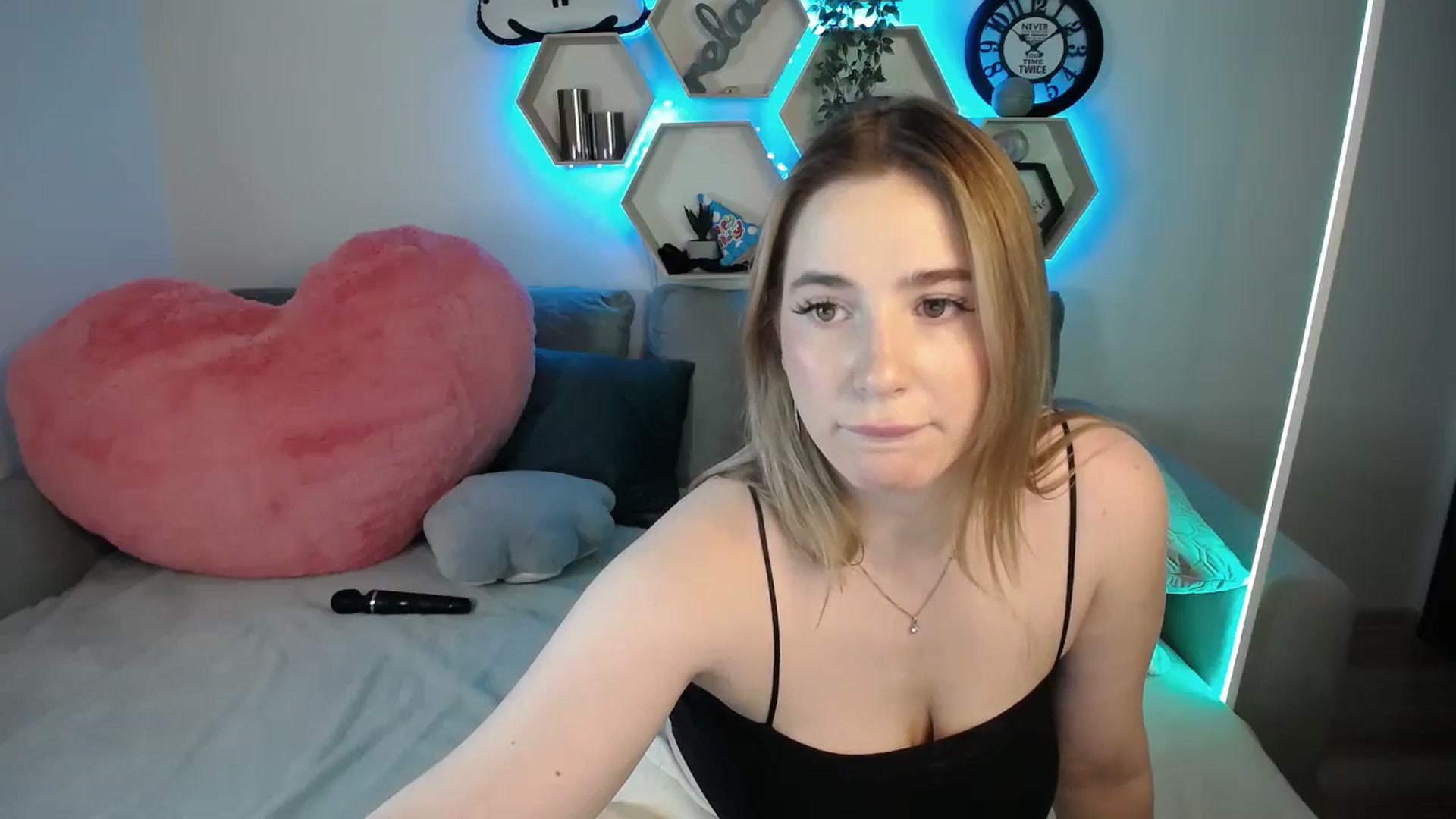Gallery image thumbnail from SabrinaViolet's myfreecams stream on, 02/16/2025, 12:07 image 18 of 20