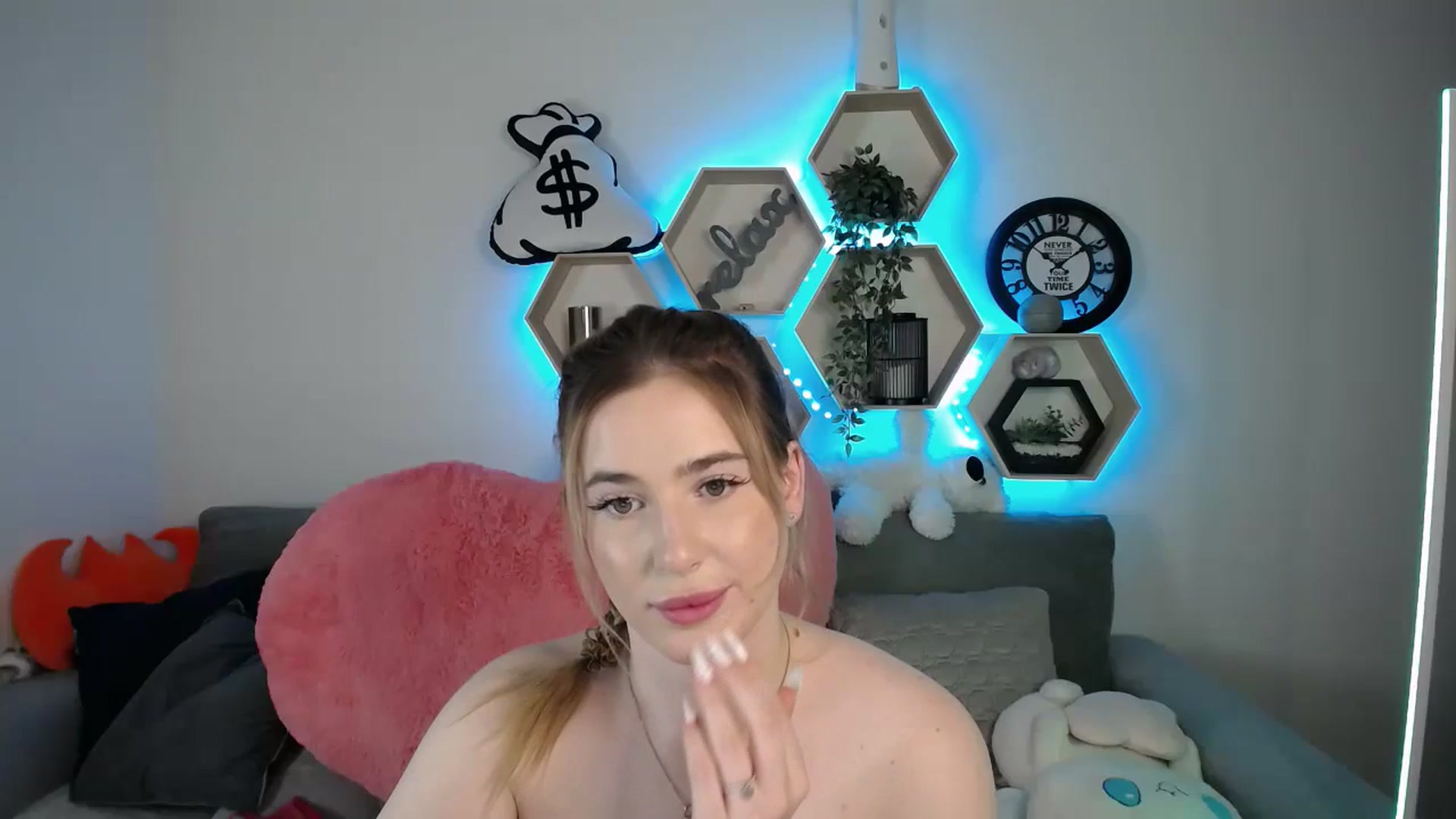 Gallery image thumbnail from SabrinaViolet's myfreecams stream on, 02/17/2025, 13:06 image 19 of 20