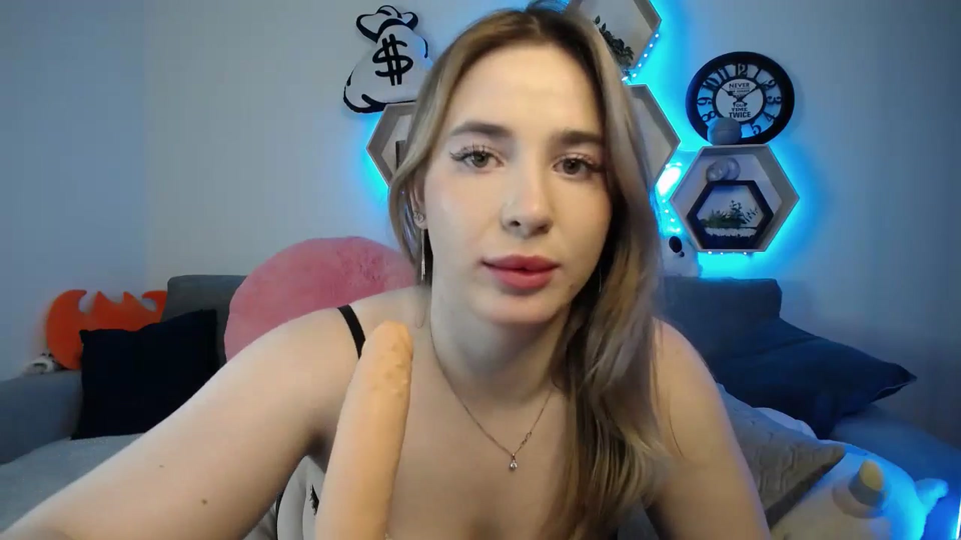 Gallery image thumbnail from SabrinaViolet's myfreecams stream on, 02/18/2025, 11:50 image 11 of 20