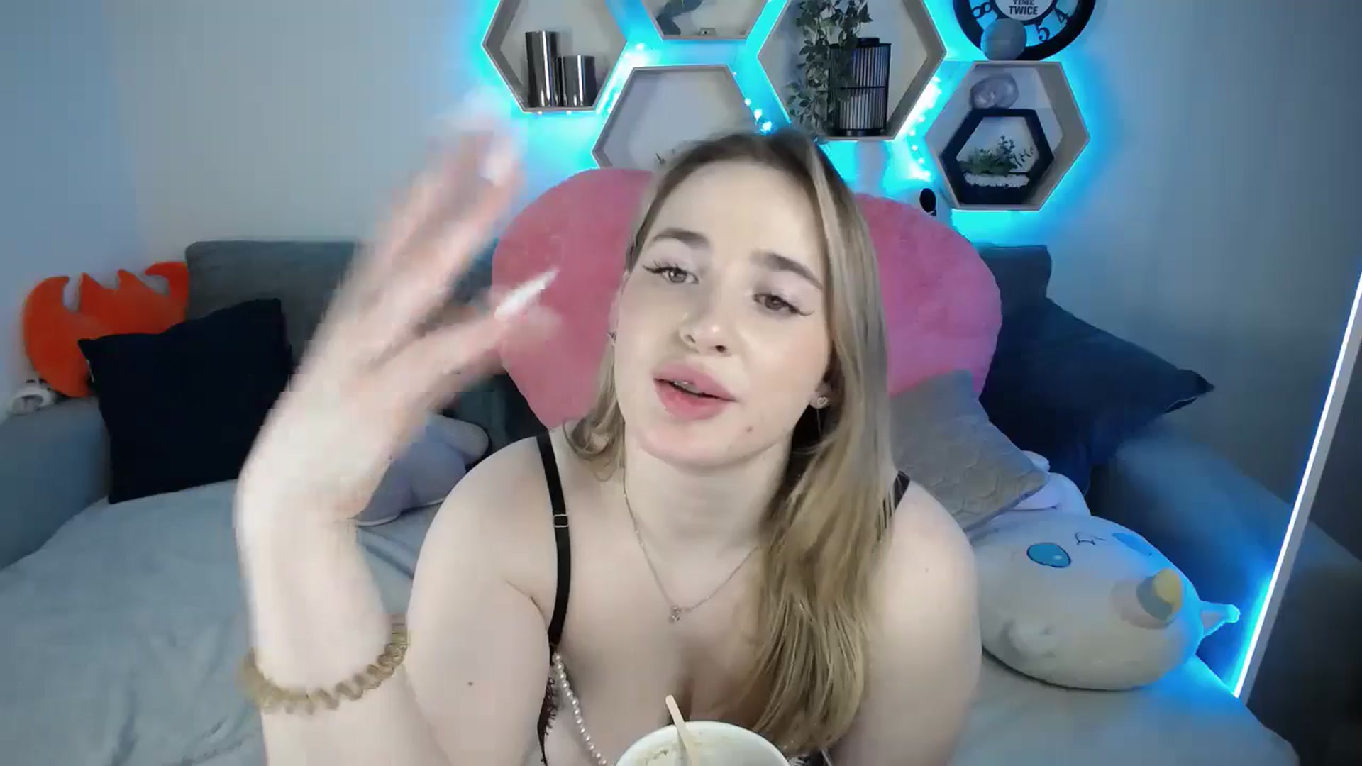Gallery image thumbnail from SabrinaViolet's myfreecams stream on, 02/18/2025, 12:20 image 17 of 20