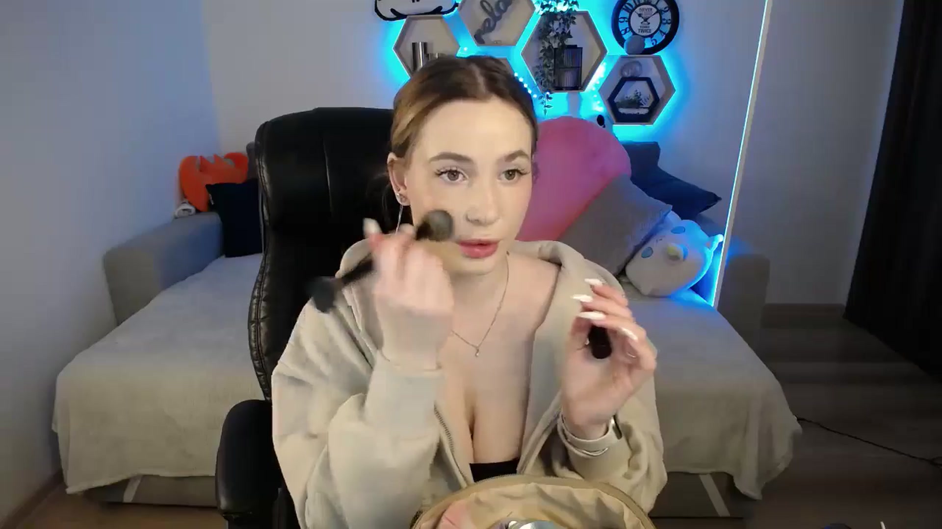 Gallery image thumbnail from SabrinaViolet's myfreecams stream on, 02/19/2025, 09:40 image 4 of 20