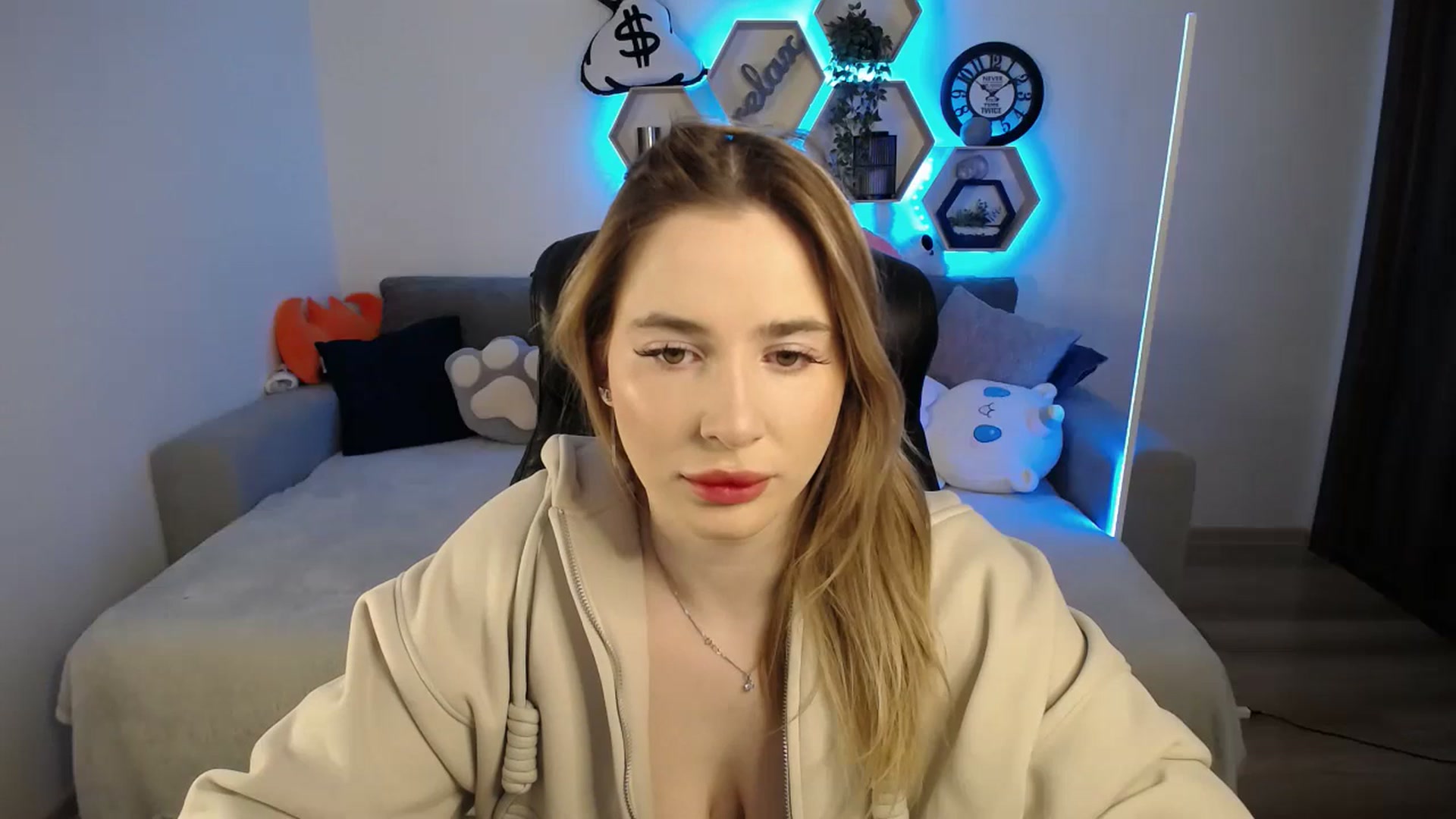Gallery image thumbnail from SabrinaViolet's myfreecams stream on, 02/21/2025, 10:01 image 5 of 20