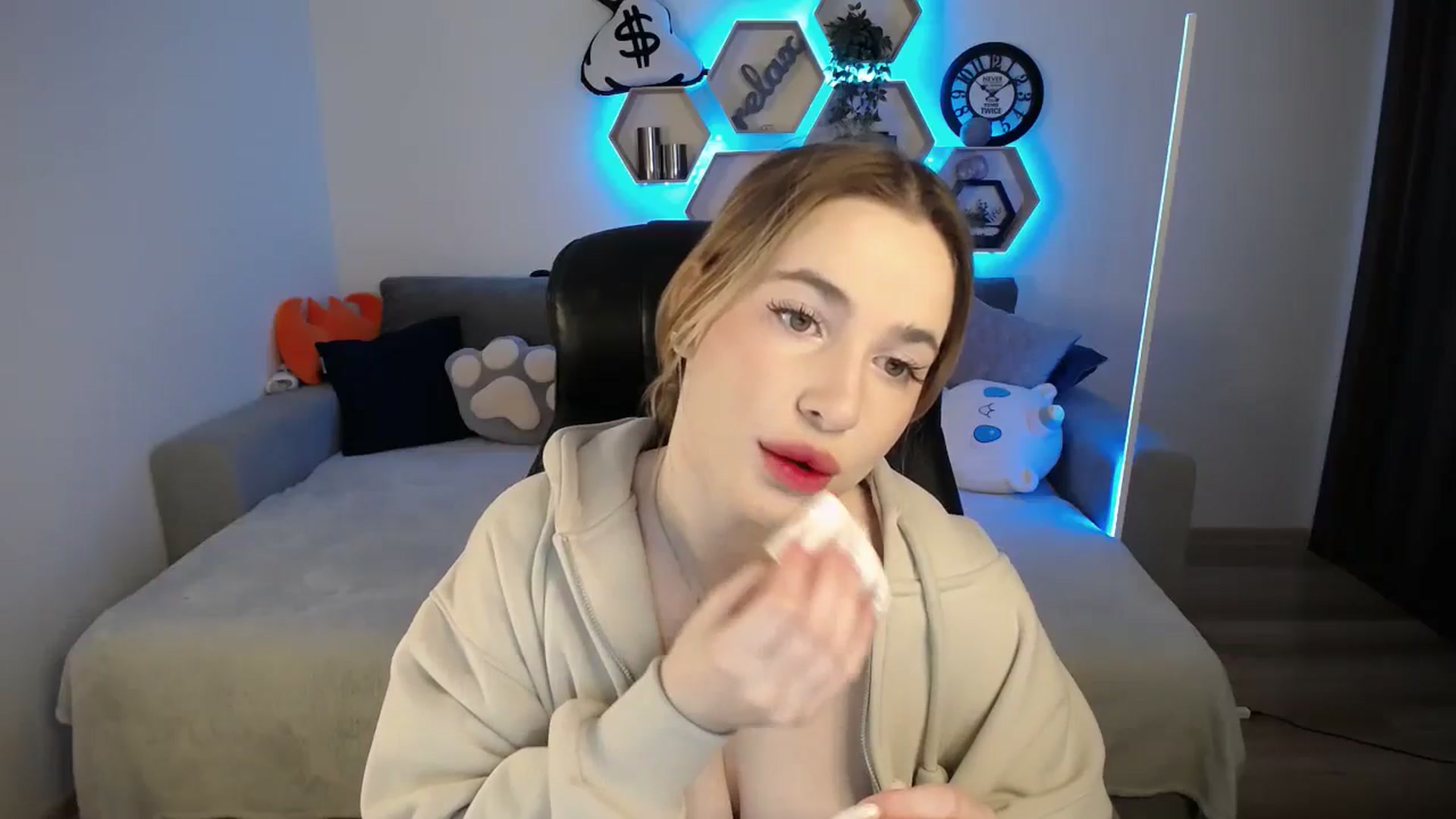 Gallery image thumbnail from SabrinaViolet's myfreecams stream on, 02/21/2025, 10:01 image 4 of 20