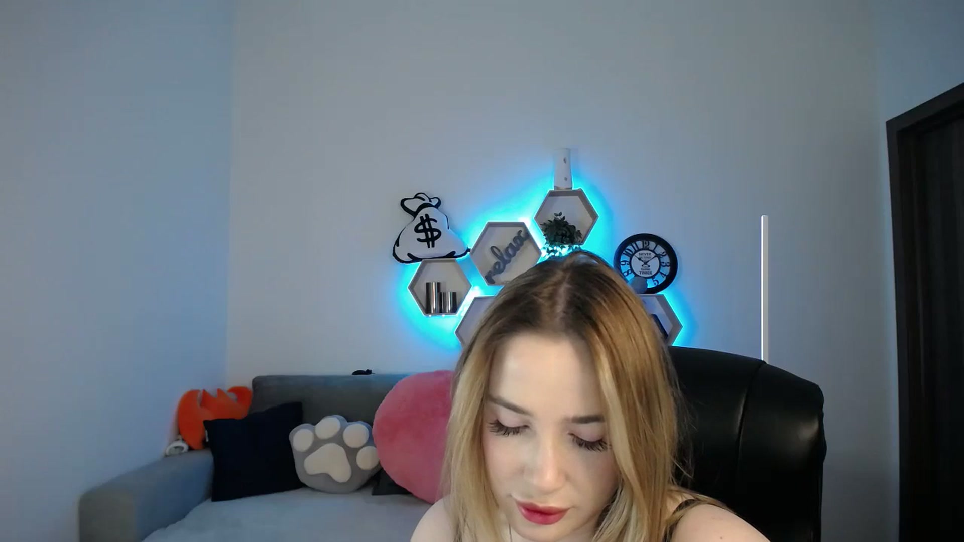 Gallery image thumbnail from SabrinaViolet's myfreecams stream on, 02/21/2025, 10:01 image 17 of 20