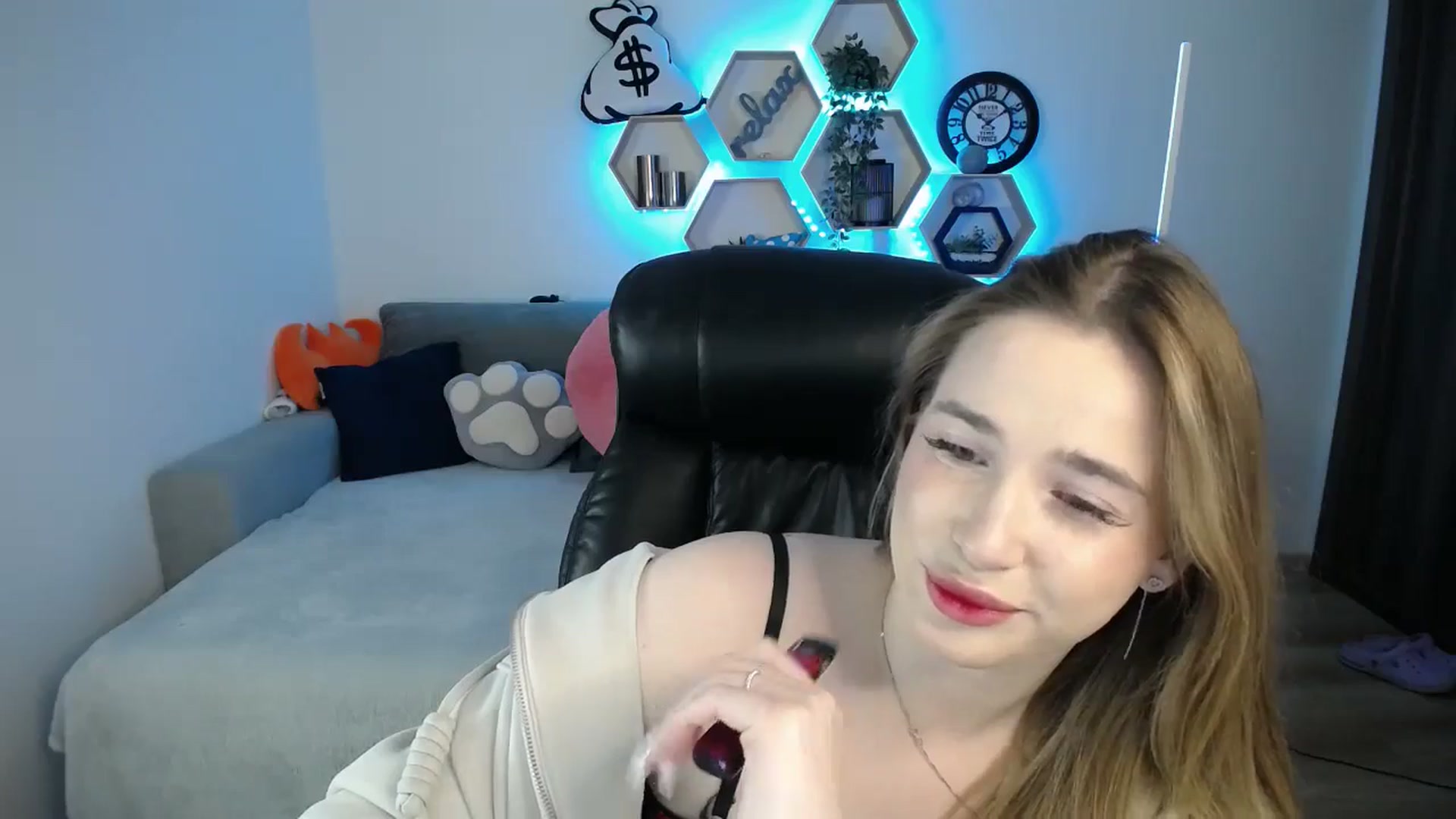 Gallery image thumbnail from SabrinaViolet's myfreecams stream on, 02/21/2025, 10:28 image 5 of 20