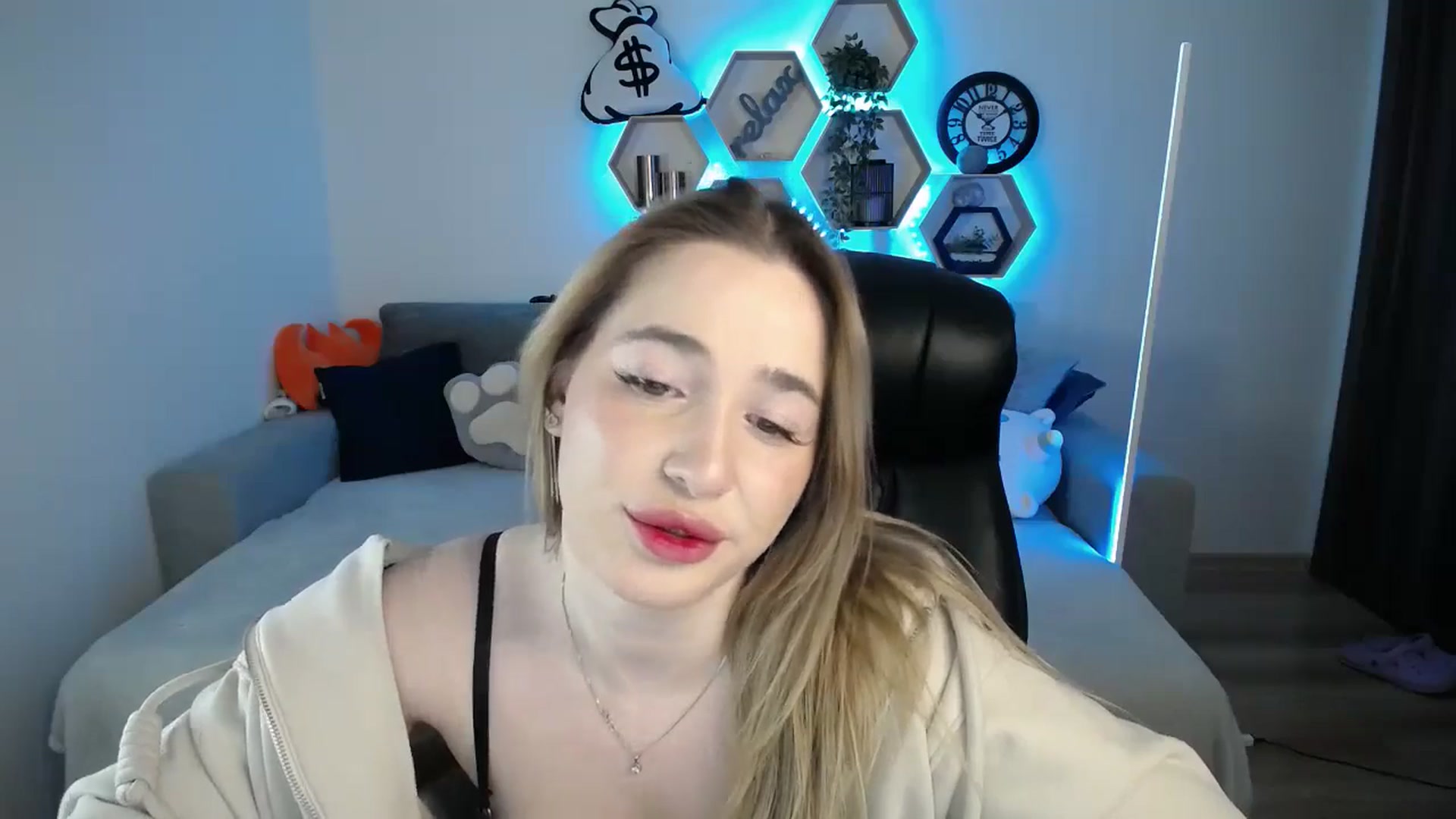 Gallery image thumbnail from SabrinaViolet's myfreecams stream on, 02/21/2025, 10:28 image 6 of 20