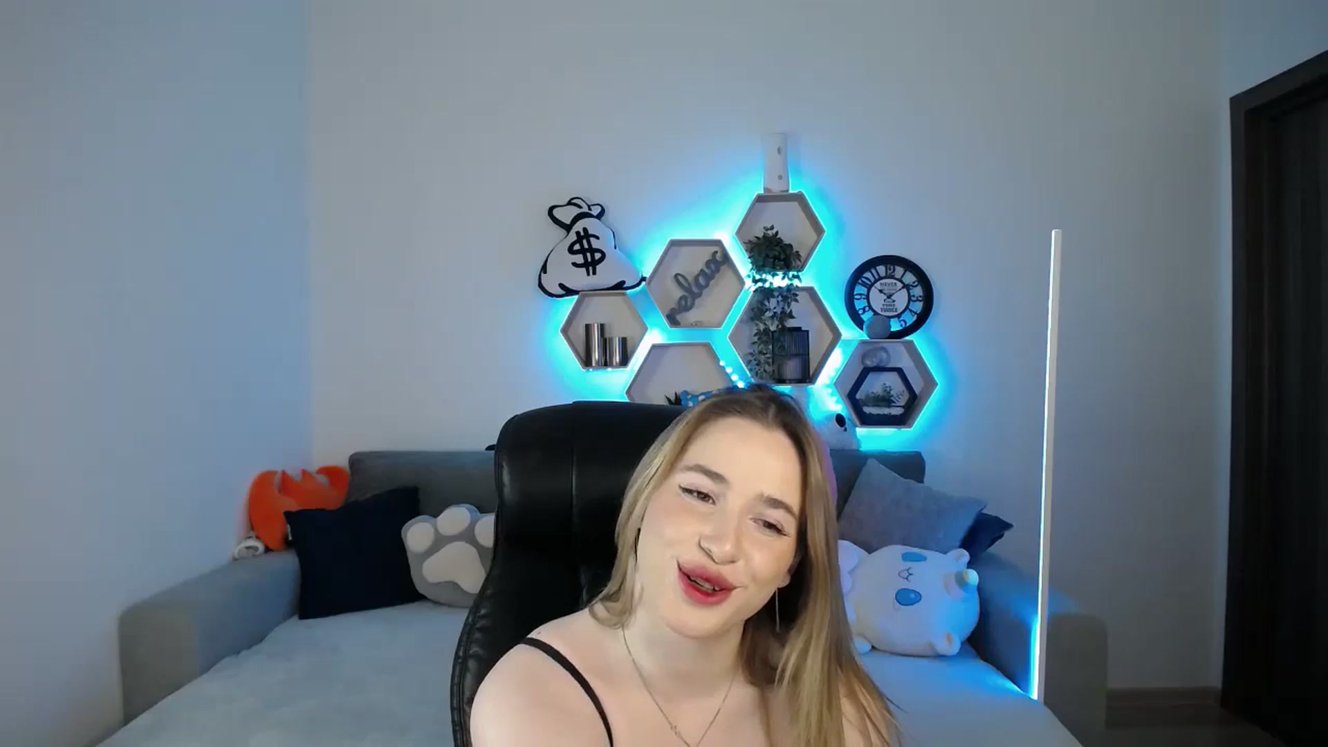 Gallery image thumbnail from SabrinaViolet's myfreecams stream on, 02/21/2025, 10:28 image 18 of 20