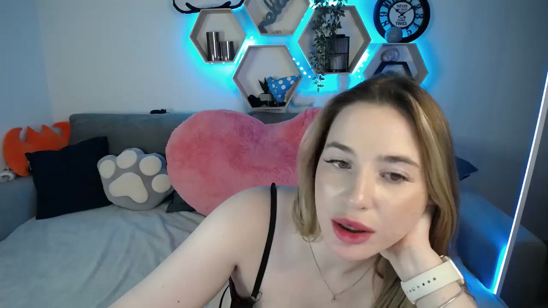 Gallery image thumbnail from SabrinaViolet's myfreecams stream on, 02/21/2025, 14:54 image 12 of 20