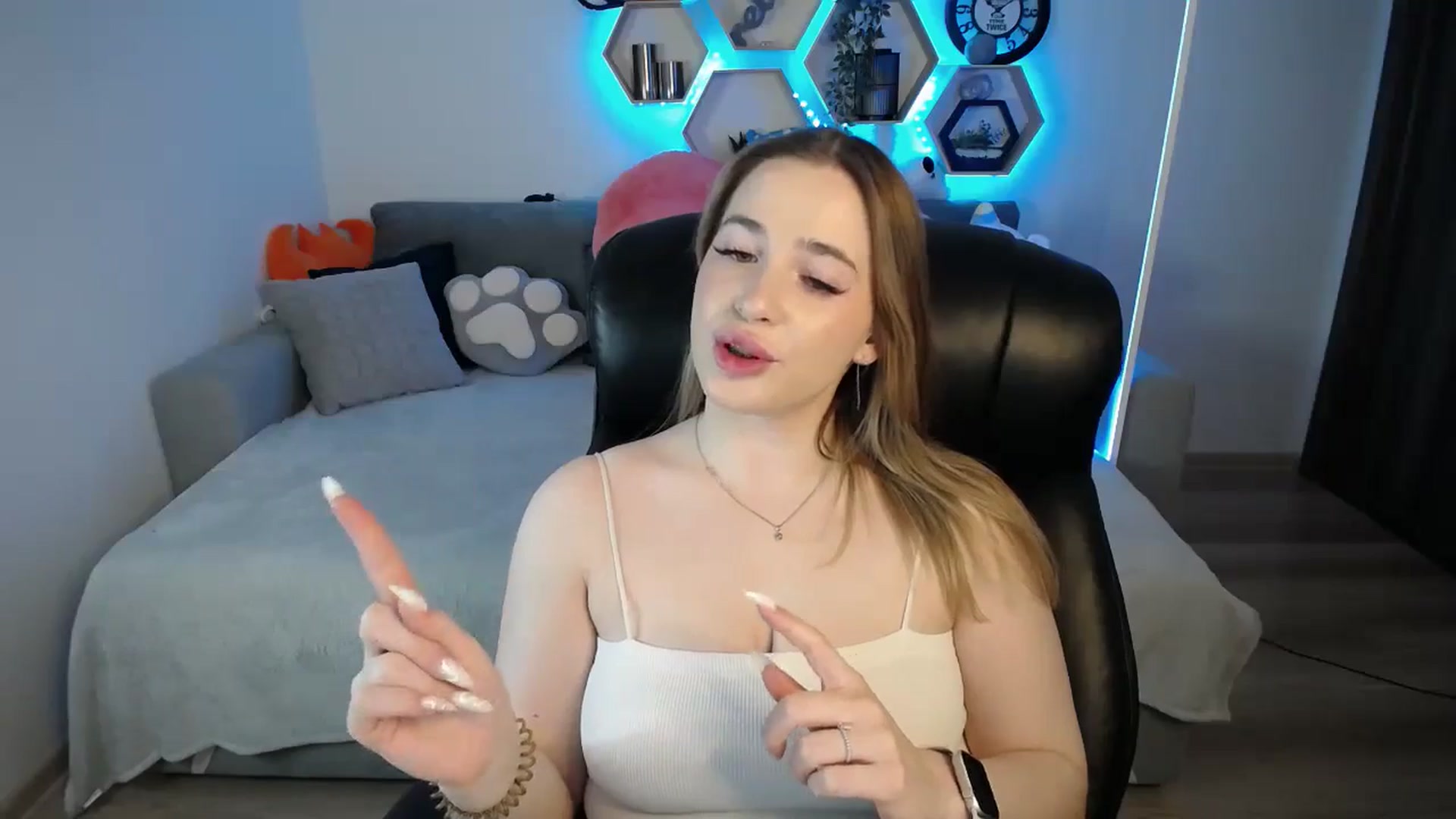 Gallery image thumbnail from SabrinaViolet's myfreecams stream on, 02/23/2025, 10:10 image 16 of 20