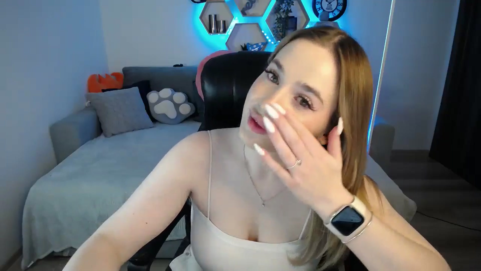 Gallery image thumbnail from SabrinaViolet's myfreecams stream on, 02/23/2025, 10:10 image 14 of 20
