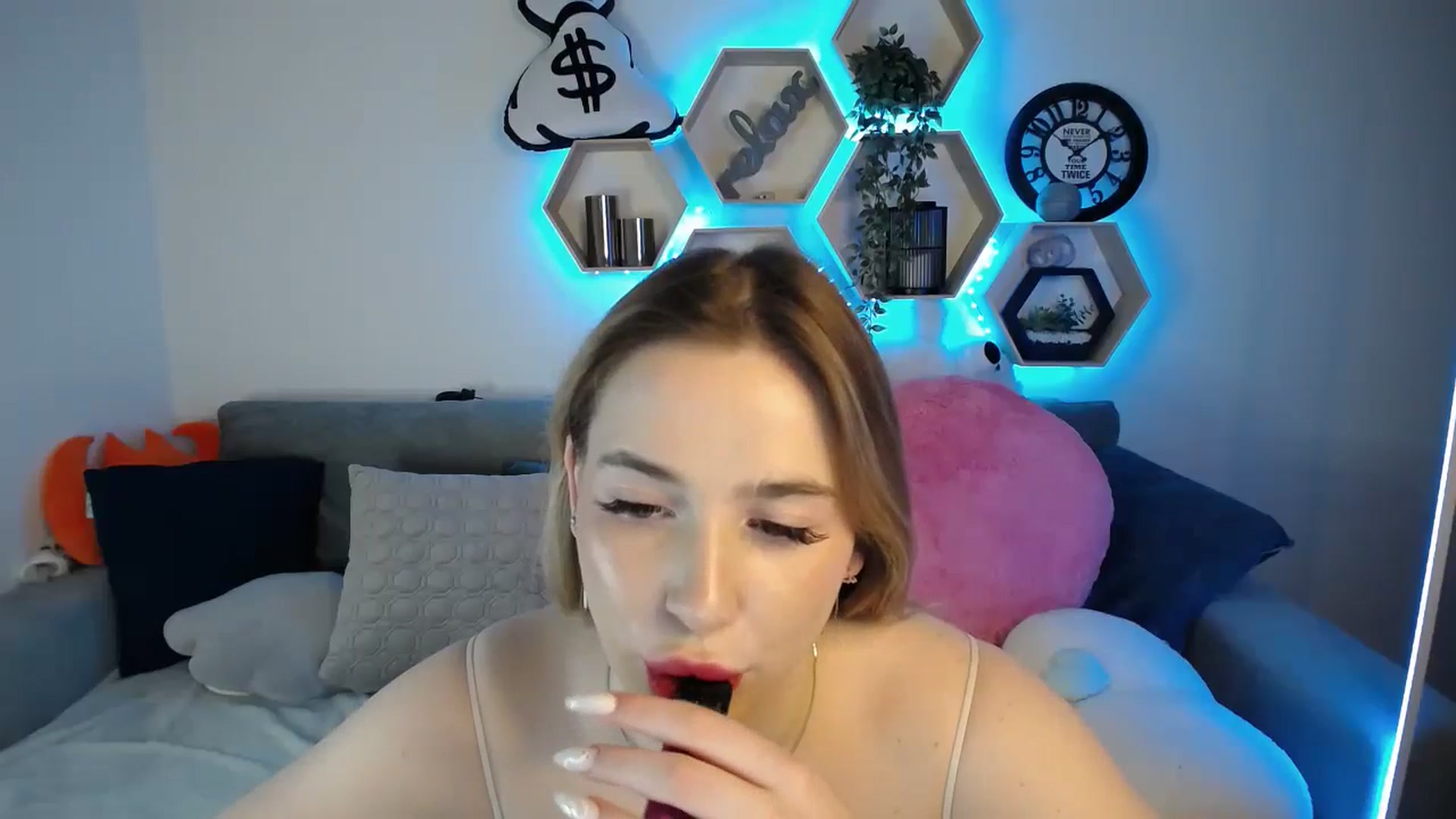 Gallery image thumbnail from SabrinaViolet's myfreecams stream on, 02/23/2025, 11:59 image 4 of 20
