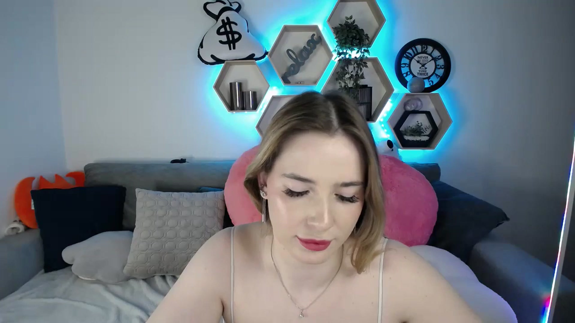 Gallery image thumbnail from SabrinaViolet's myfreecams stream on, 02/23/2025, 11:59 image 14 of 20