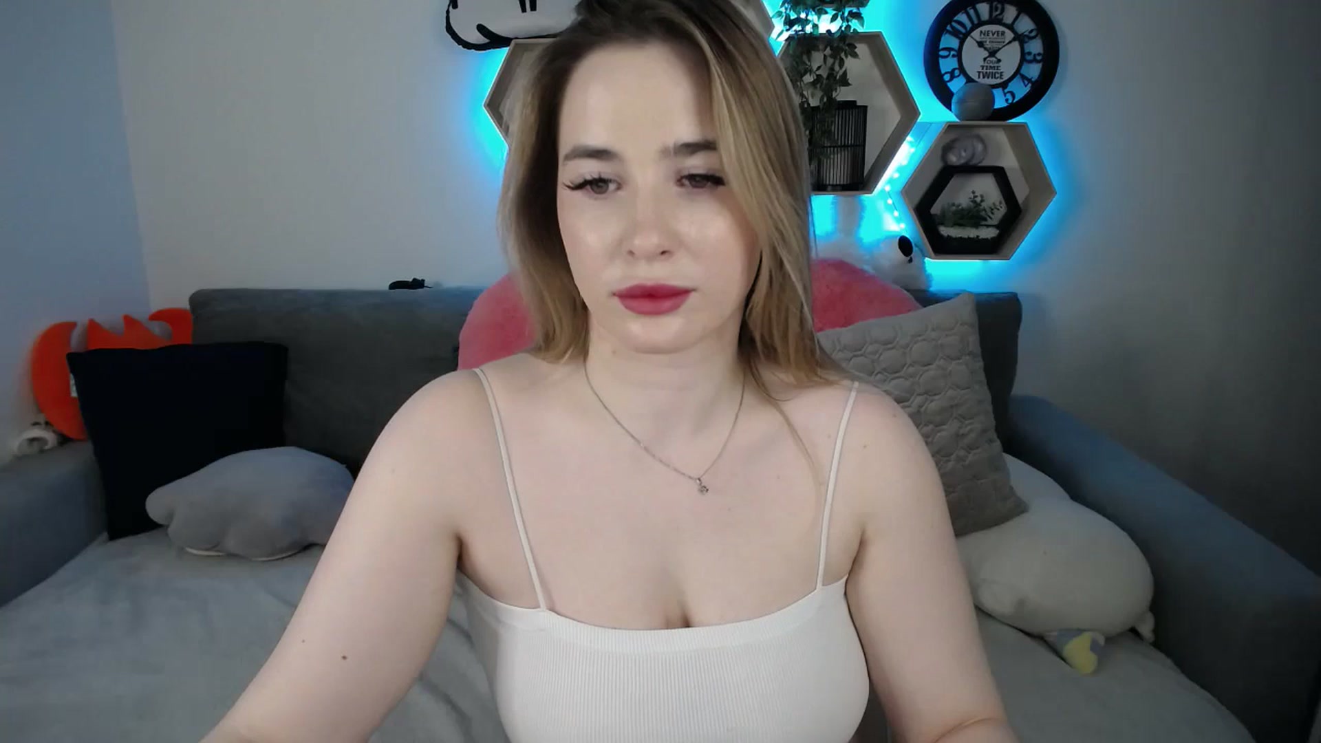 Gallery image thumbnail from SabrinaViolet's myfreecams stream on, 02/23/2025, 14:08 image 2 of 20