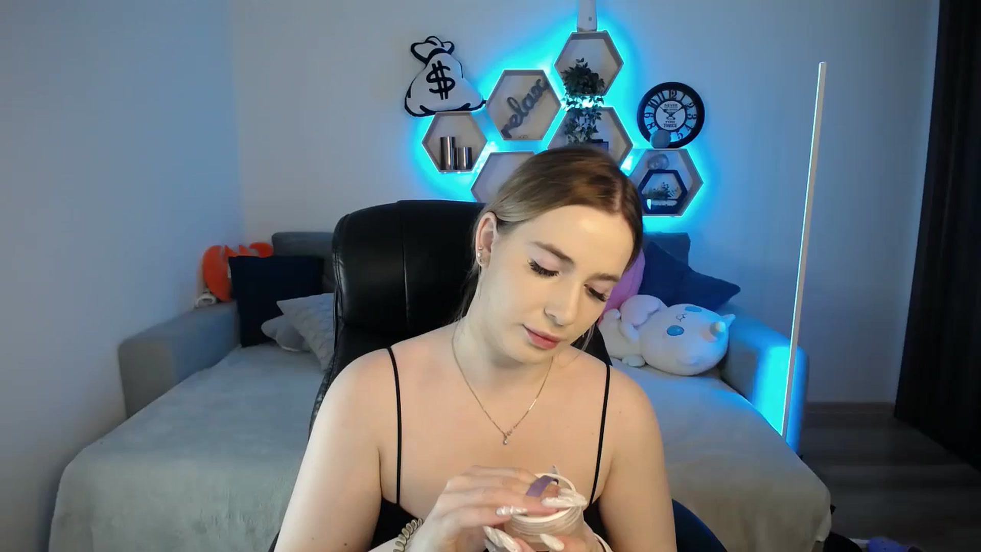 Gallery image thumbnail from SabrinaViolet's myfreecams stream on, 02/24/2025, 09:35 image 2 of 20