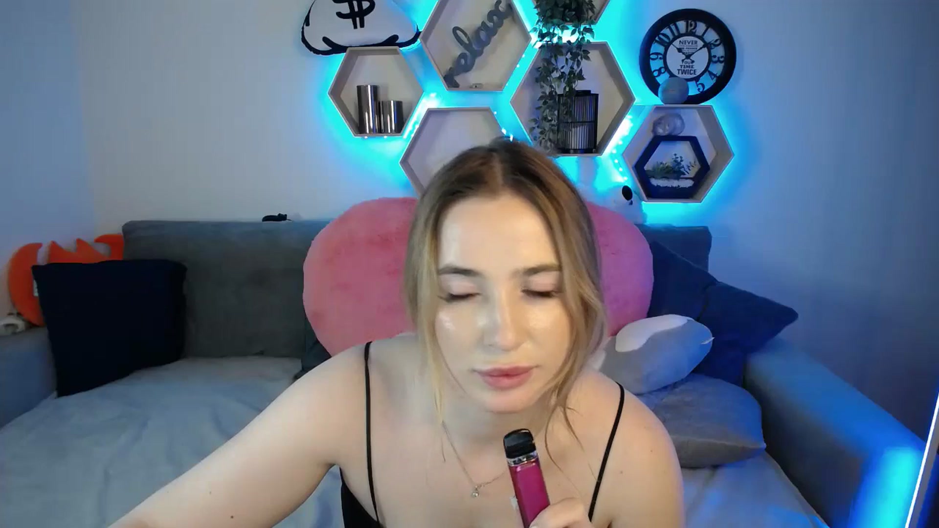 Gallery image thumbnail from SabrinaViolet's myfreecams stream on, 02/24/2025, 14:14 image 20 of 20