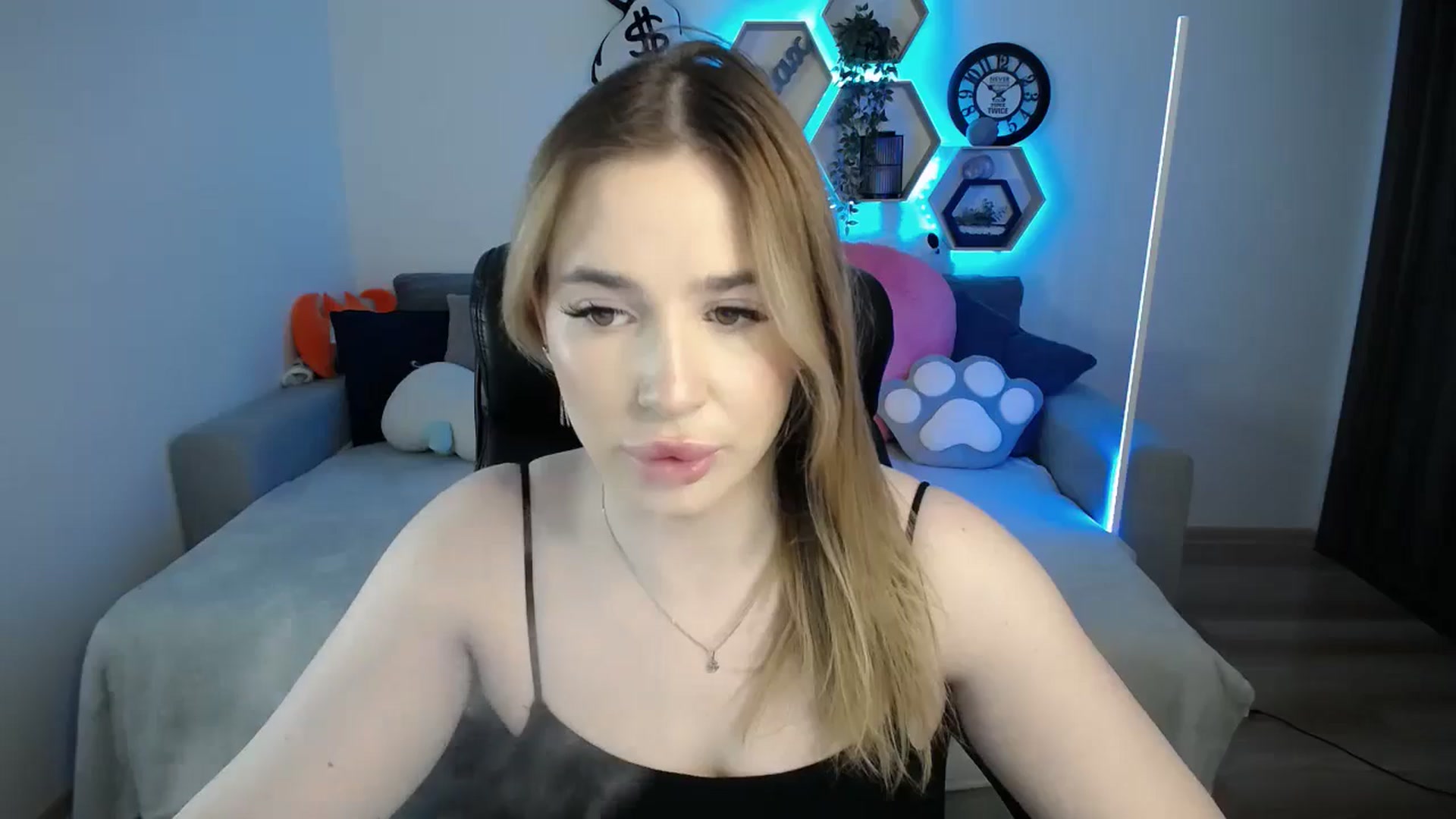 Gallery image thumbnail from SabrinaViolet's myfreecams stream on, 02/25/2025, 10:37 image 13 of 20