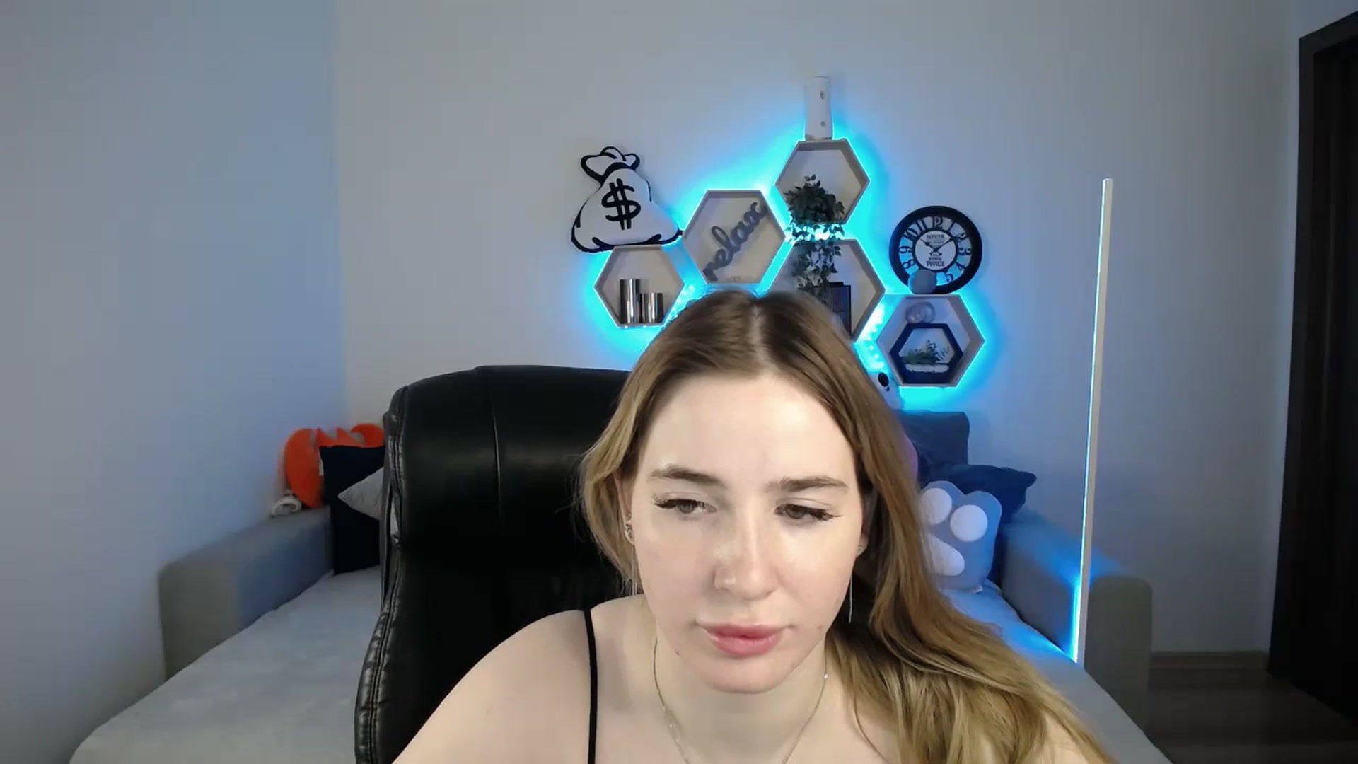 Gallery image thumbnail from SabrinaViolet's myfreecams stream on, 02/26/2025, 10:05 image 2 of 20