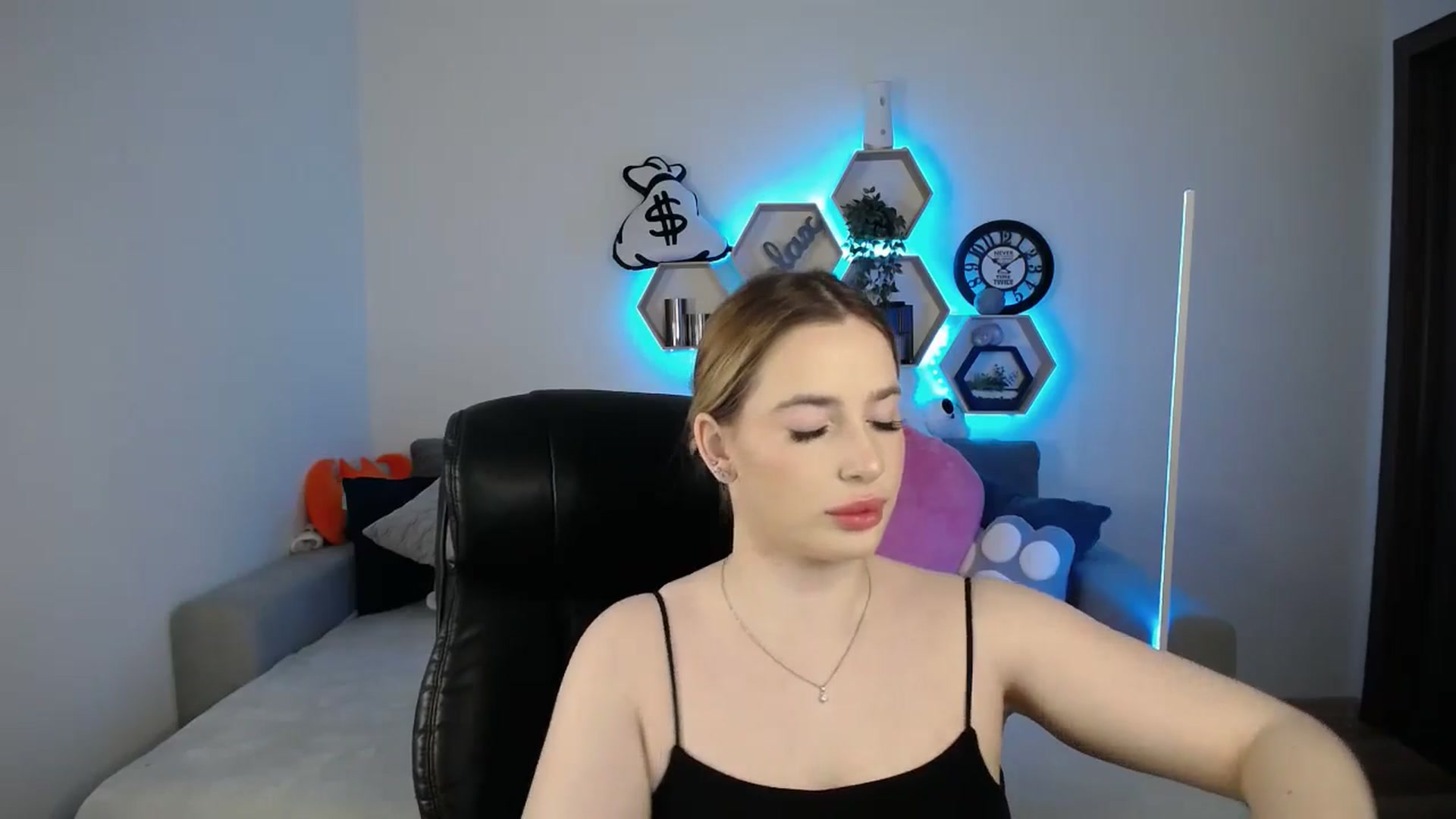 Gallery image thumbnail from SabrinaViolet's myfreecams stream on, 02/26/2025, 10:05 image 6 of 20